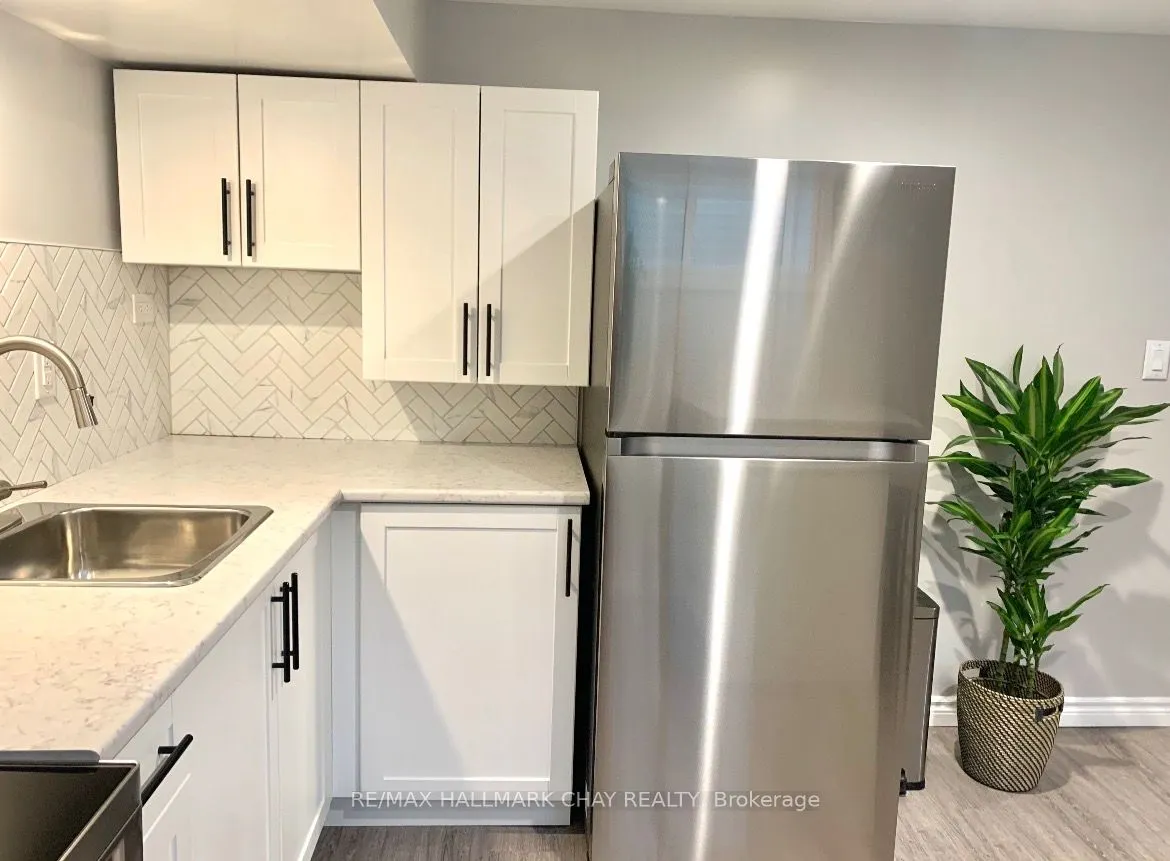 11 Daphne Crescent #LOWER