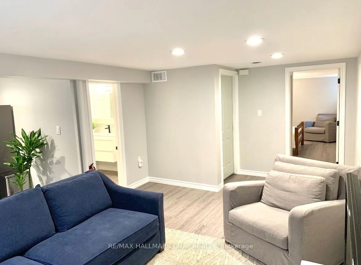 11 Daphne Crescent #LOWER