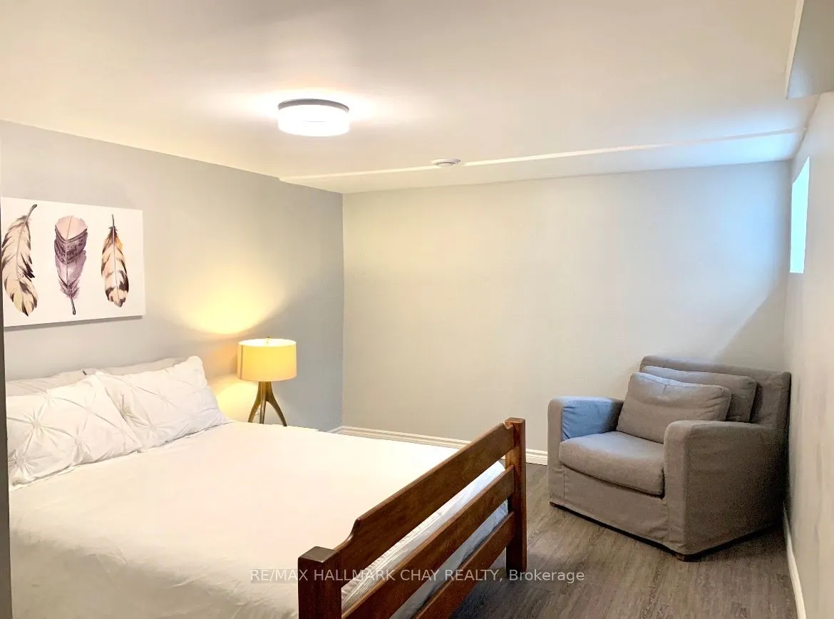 11 Daphne Crescent #LOWER