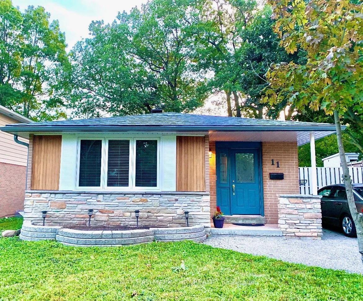 11 Daphne Crescent #LOWER