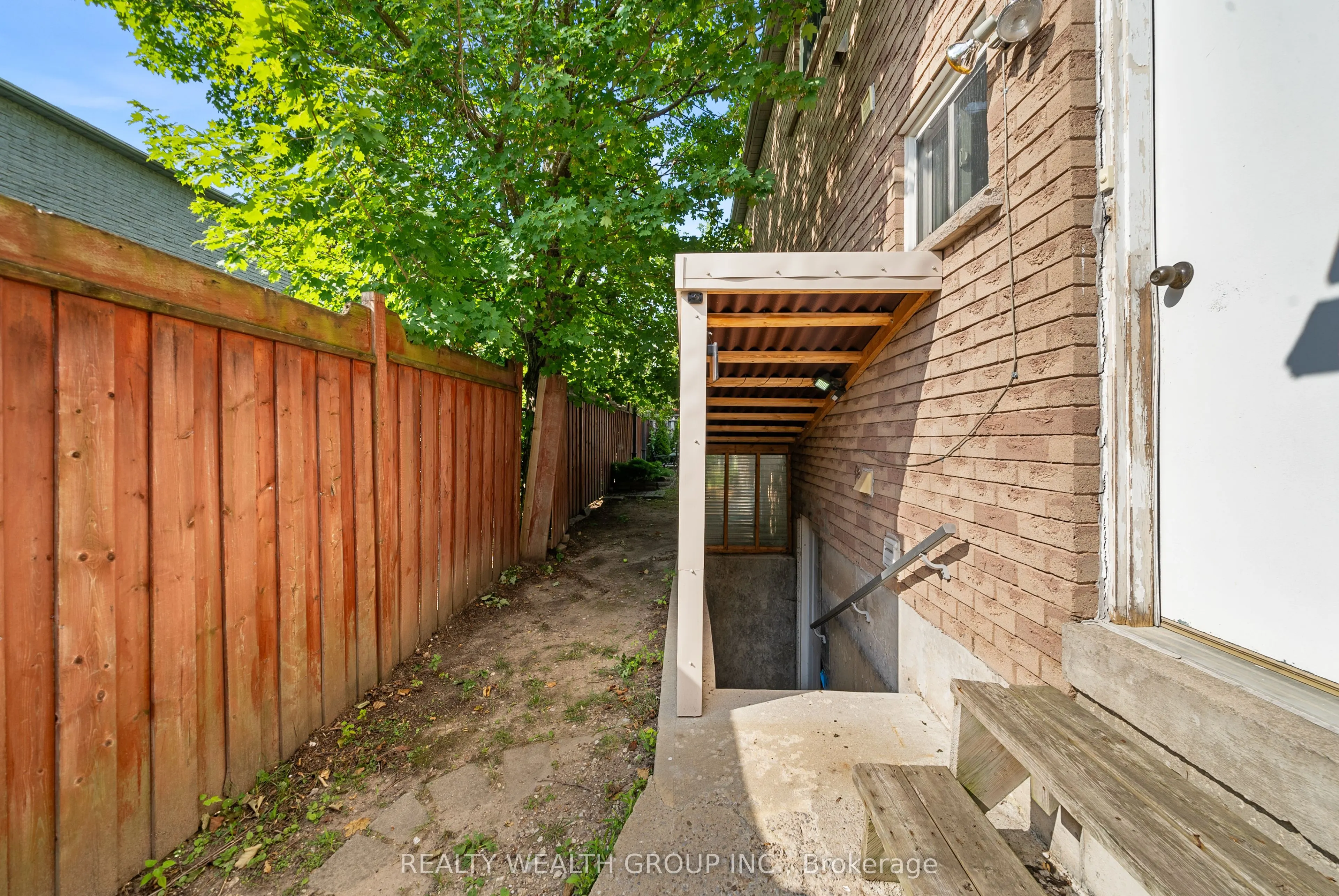 514 Grove Street E