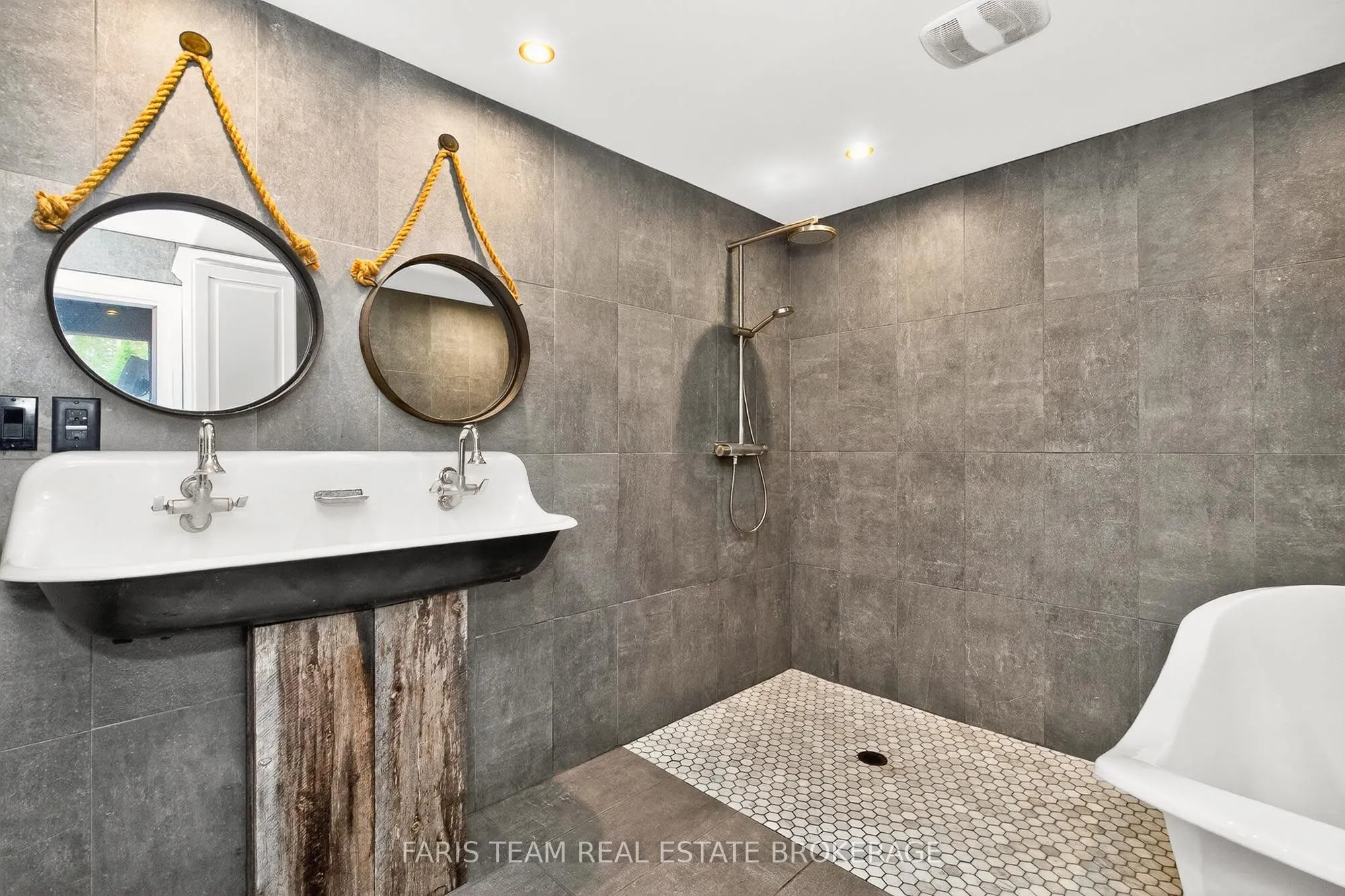1076 Beaver Lane