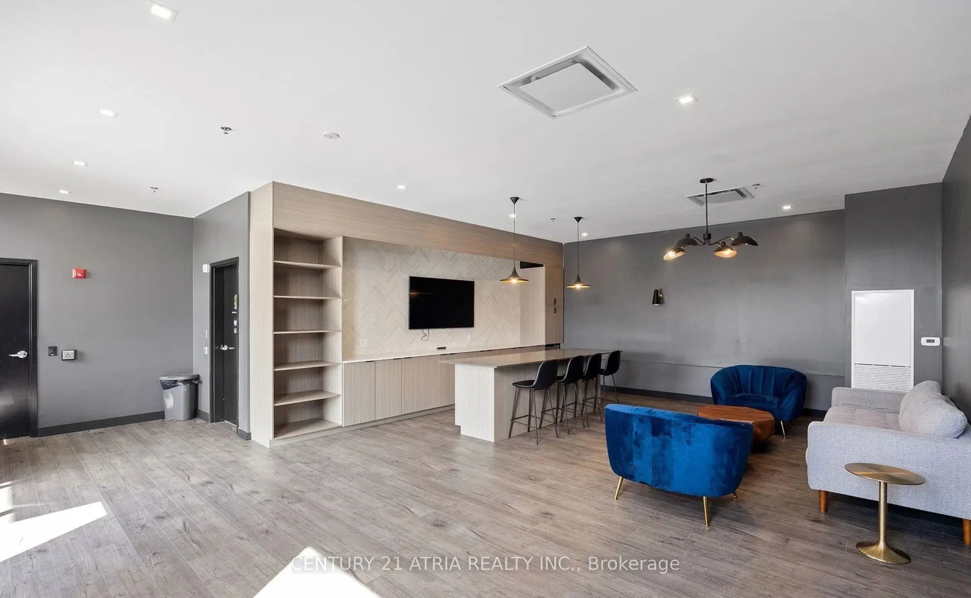 430 Essa Road NE #402