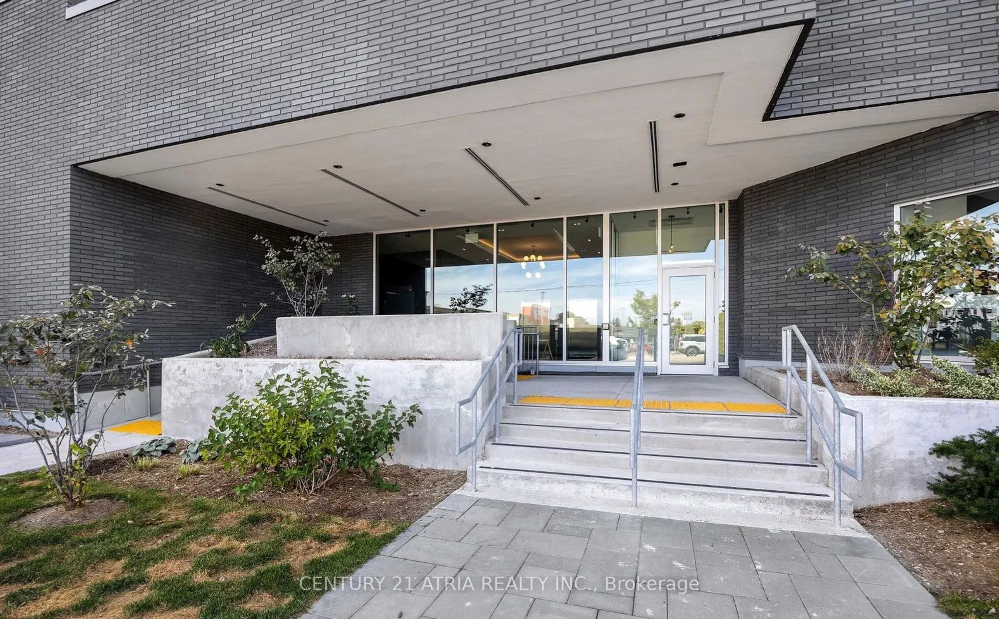 430 Essa Road NE #402