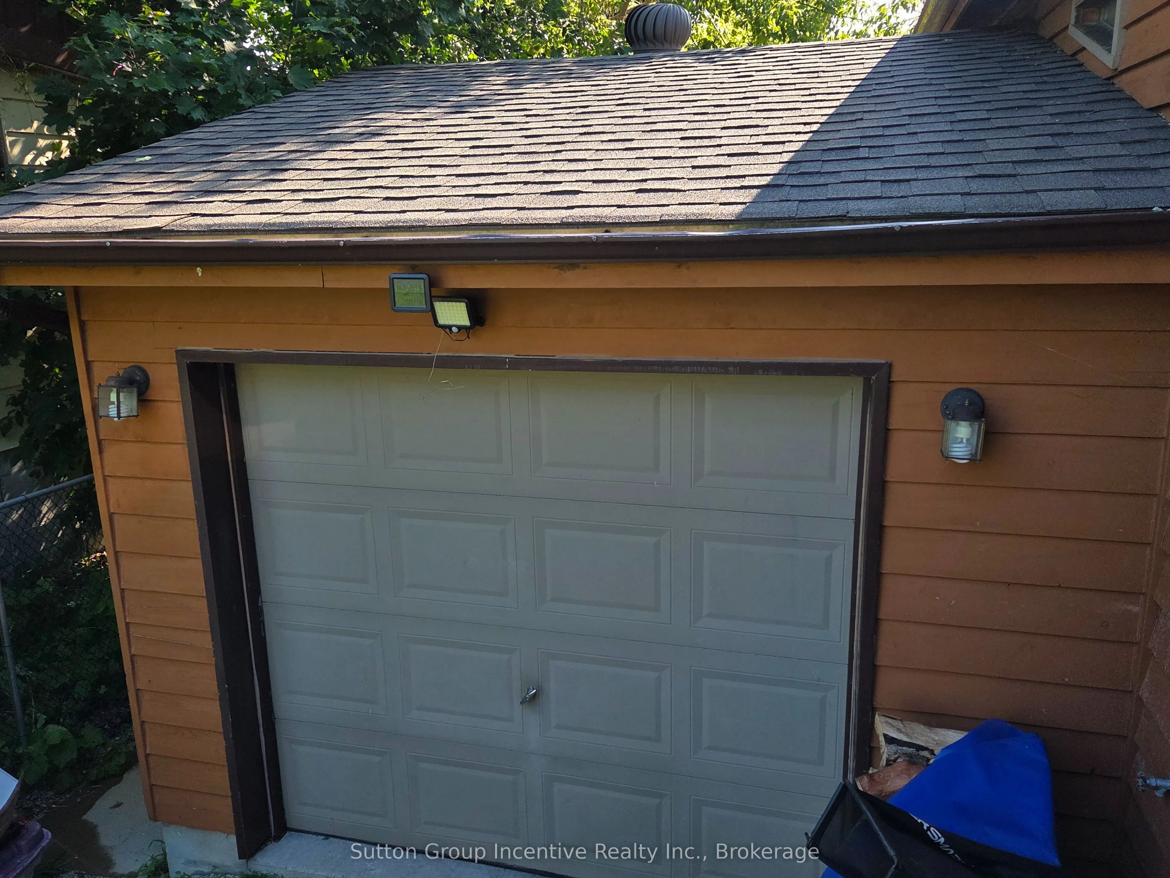 3985 Joyland Drive