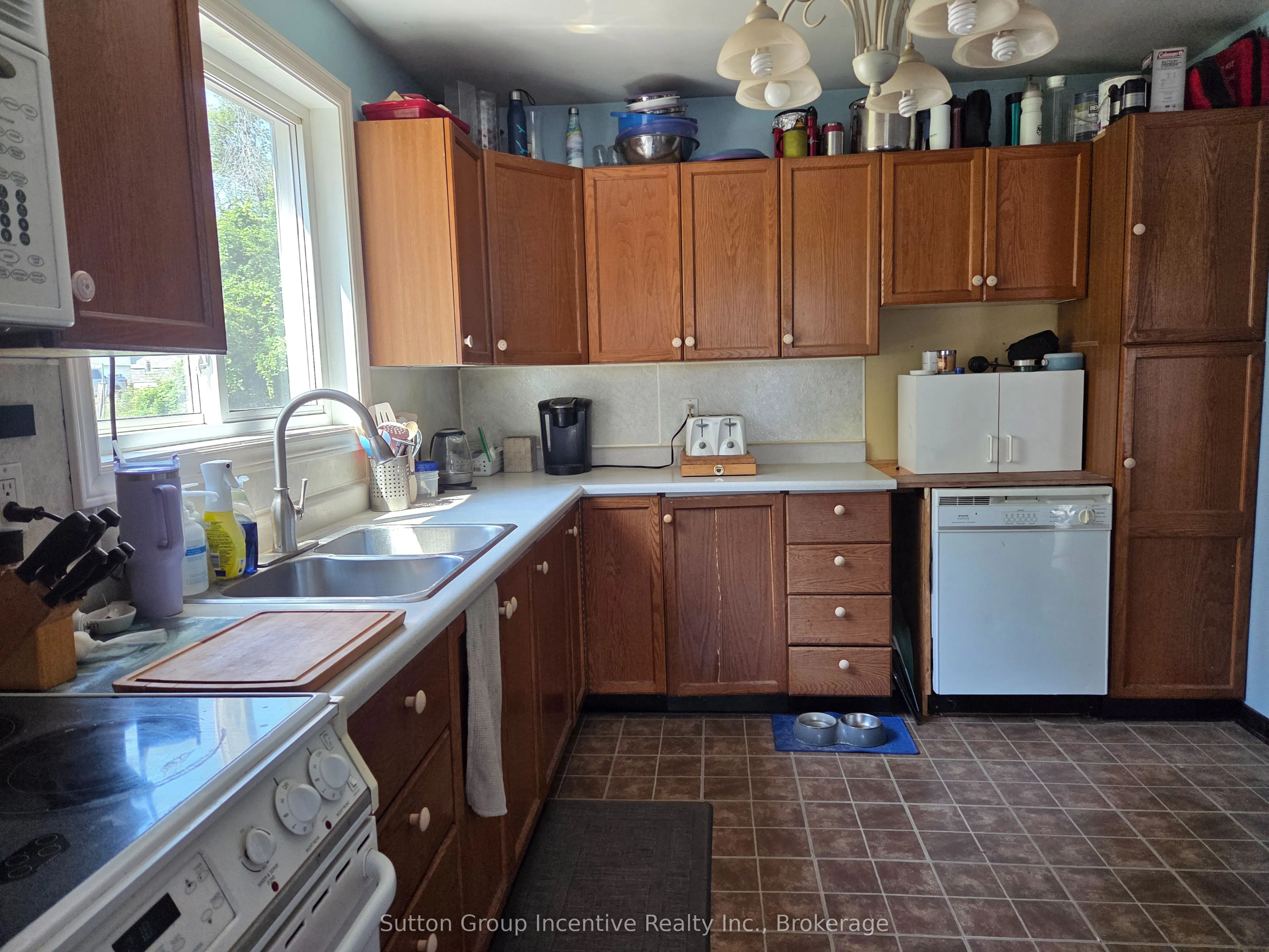 3985 Joyland Drive