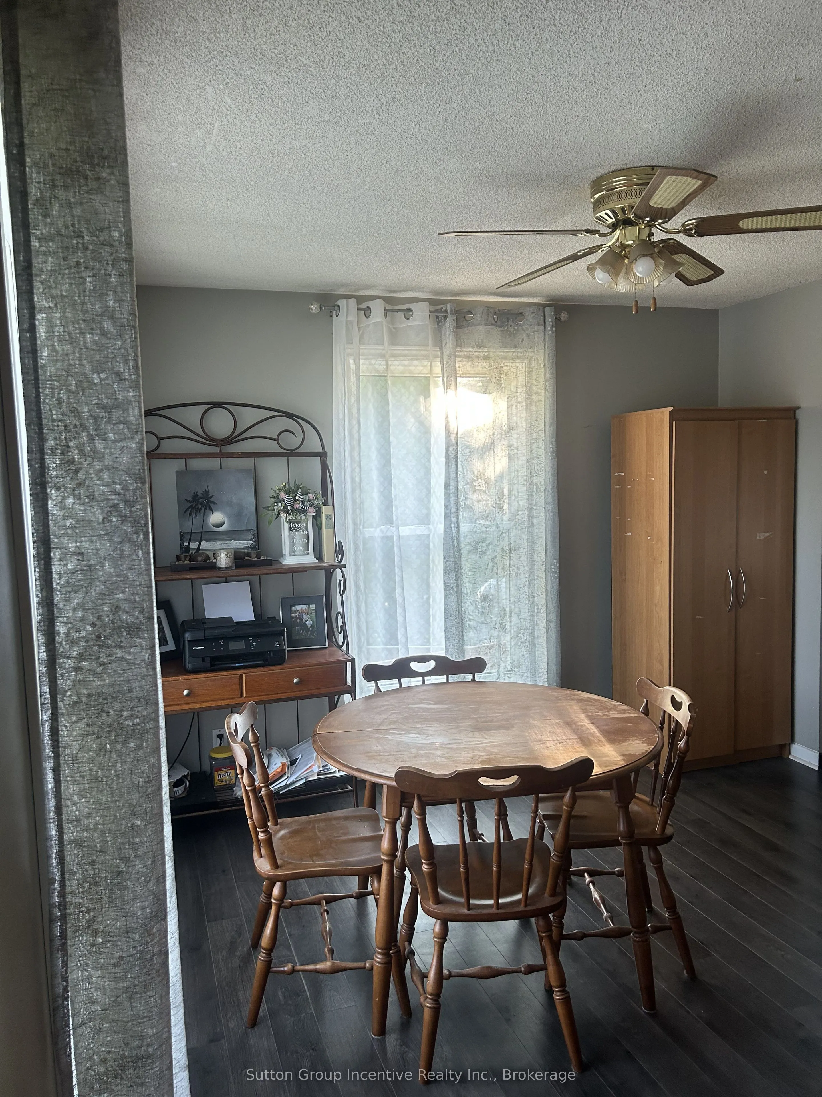 3985 Joyland Drive