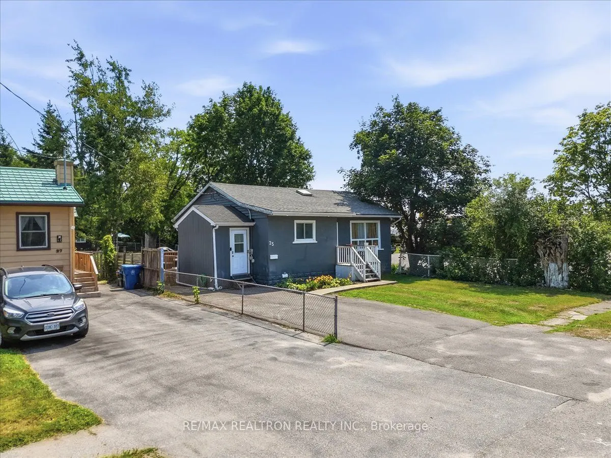 25 Simcoe Street