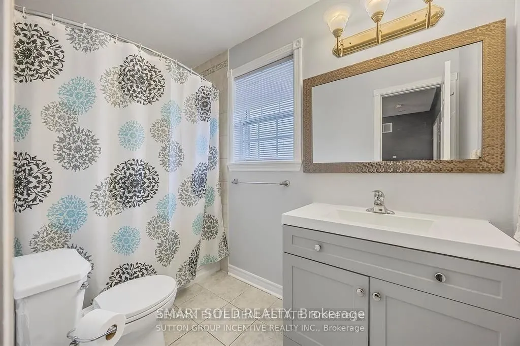 28 Leggott Avenue #Upper Bedroom