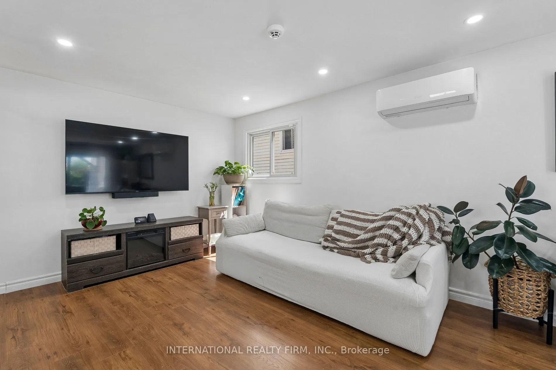 206 Hickling Trail