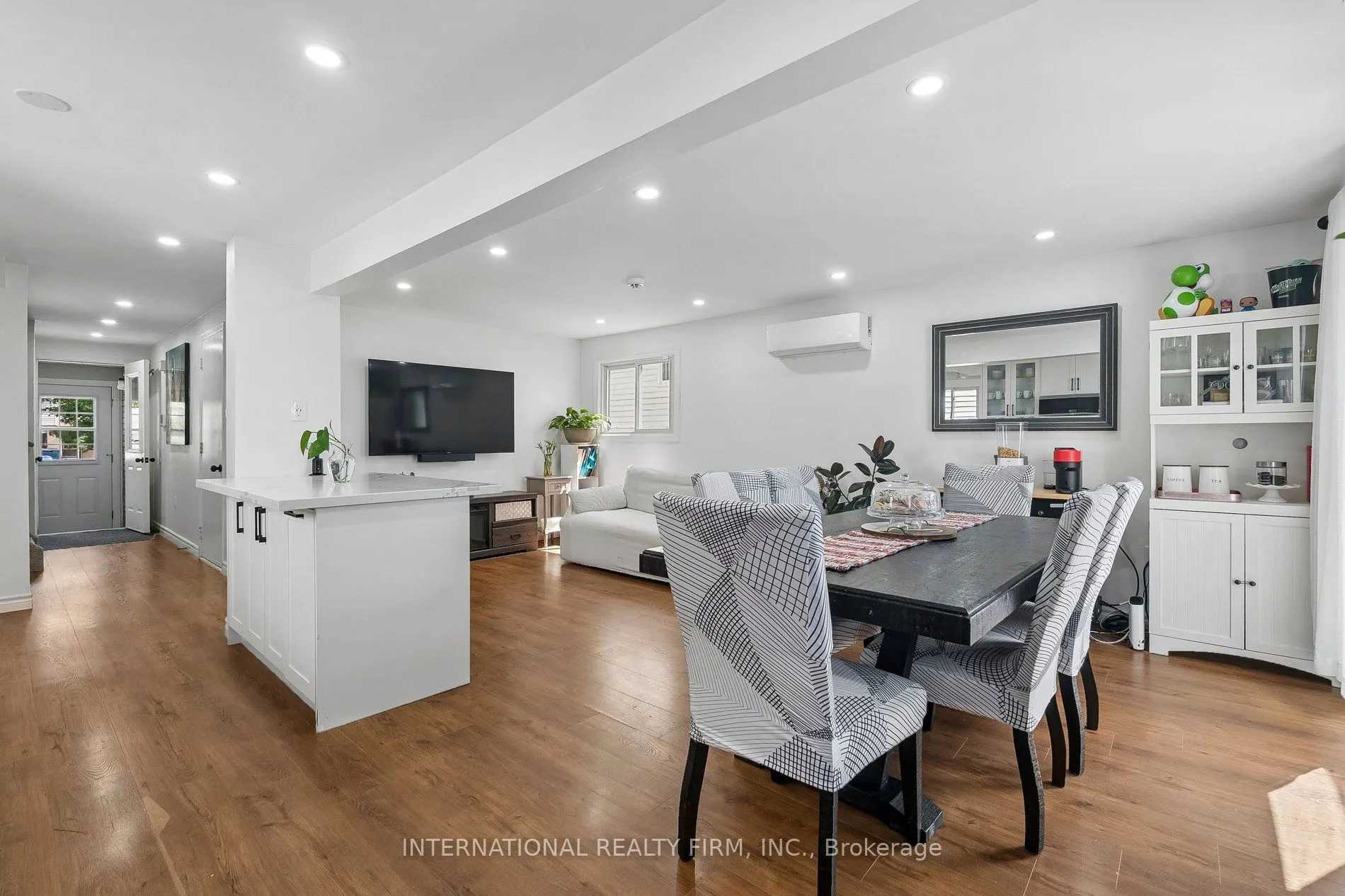 206 Hickling Trail