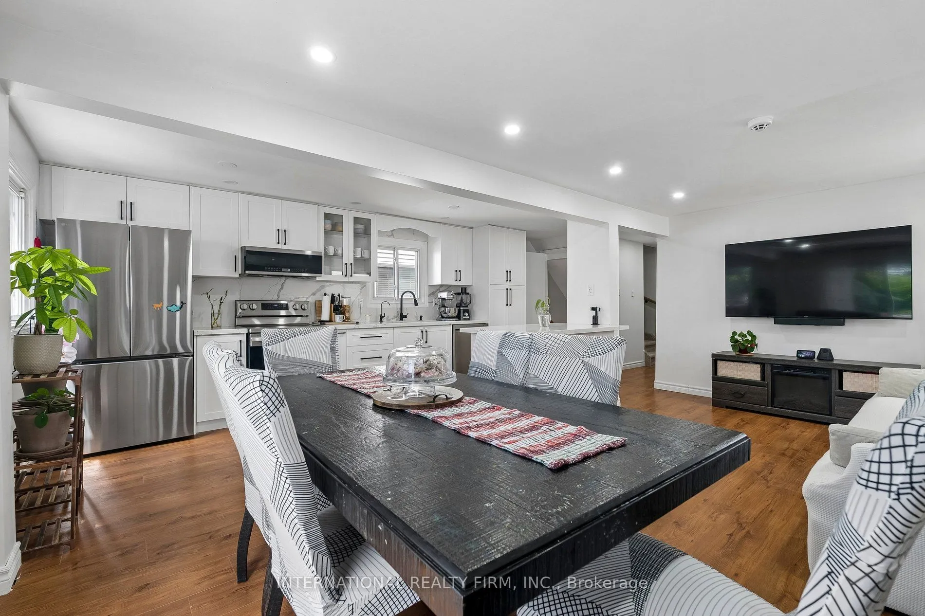 206 Hickling Trail