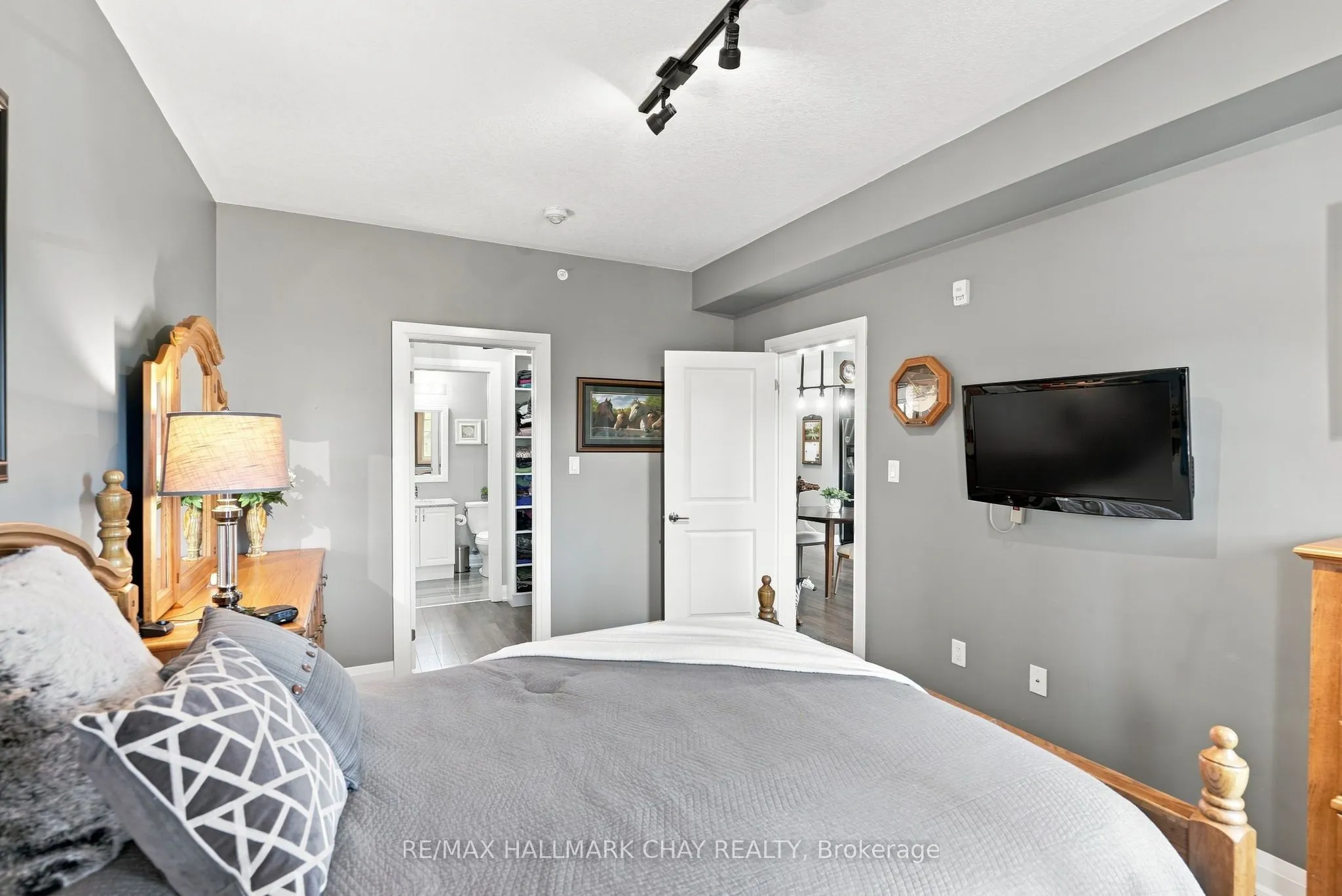 5 Greenwich Street #207