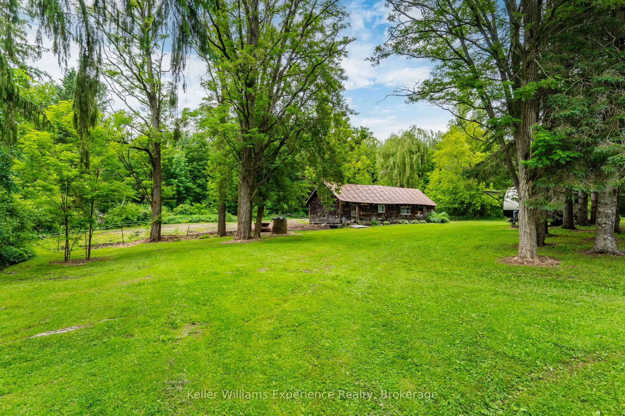 3744 Flos 4 Road W