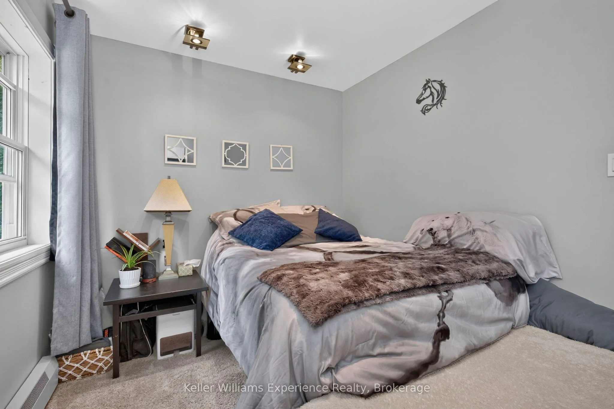 3744 Flos 4 Road W