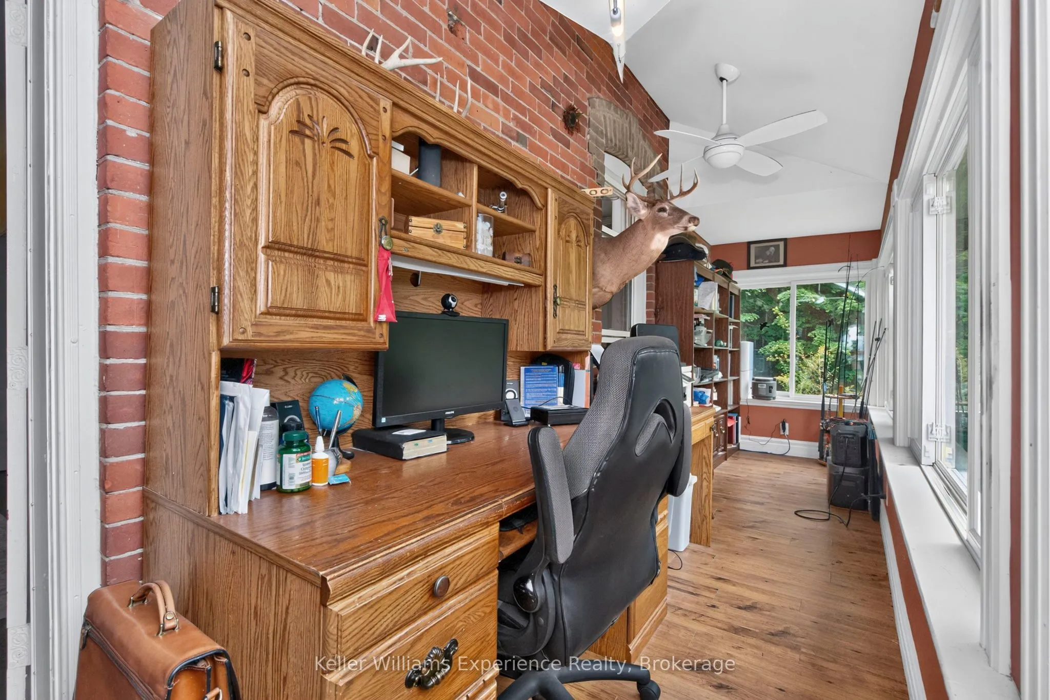 3744 Flos 4 Road W