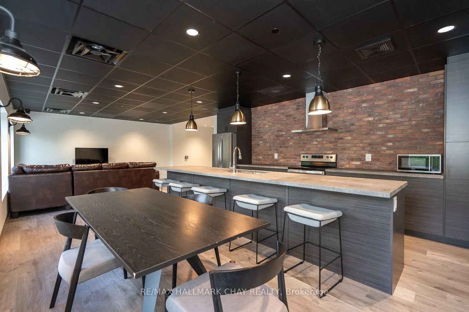 121 Mary Street #203