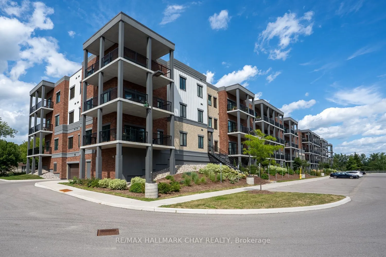 121 Mary Street #203