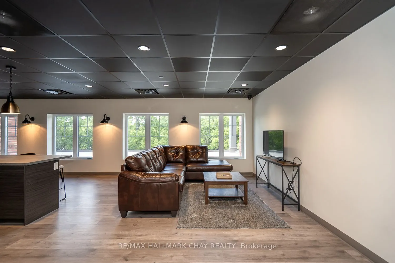 121 Mary Street #203