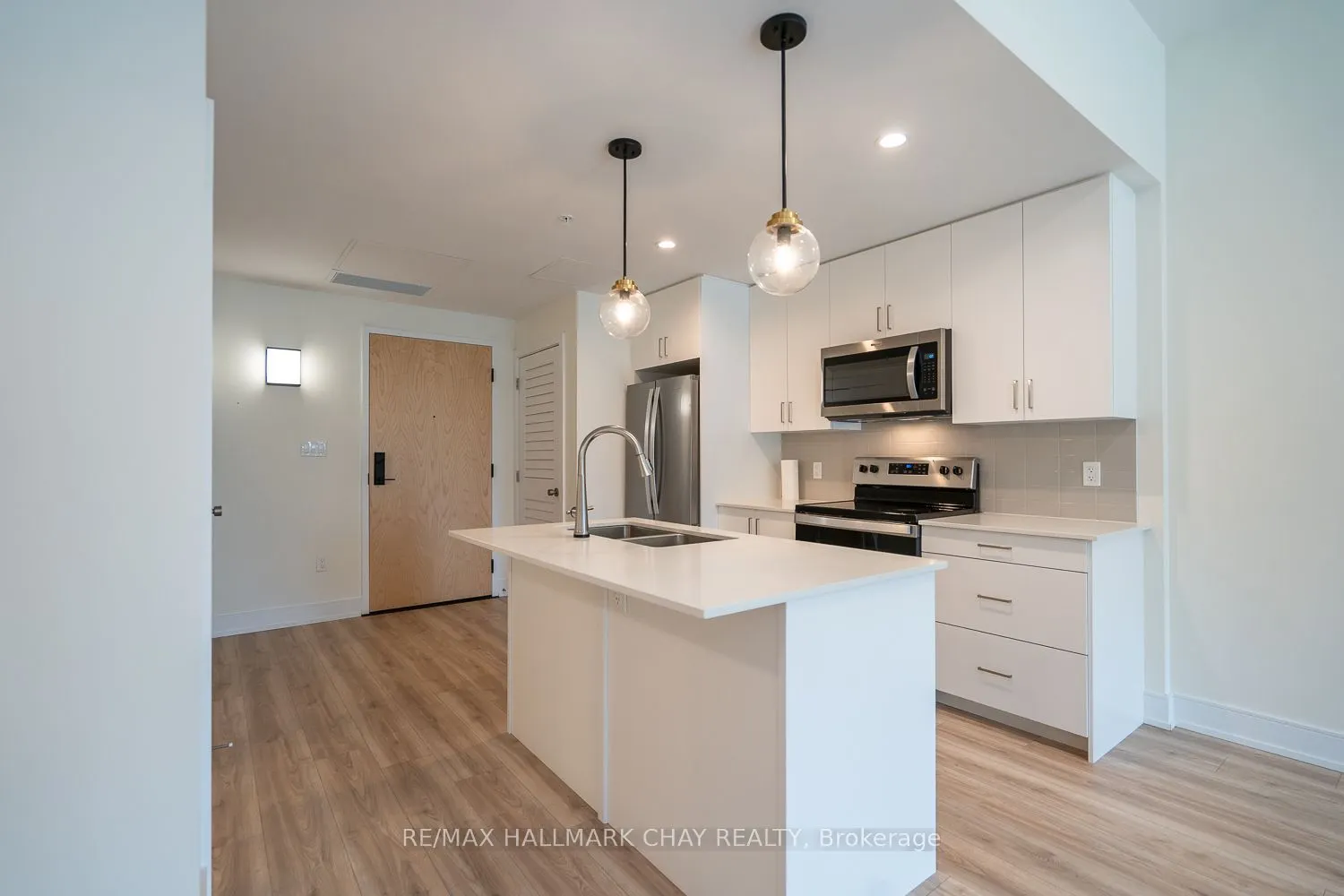 121 Mary Street #203