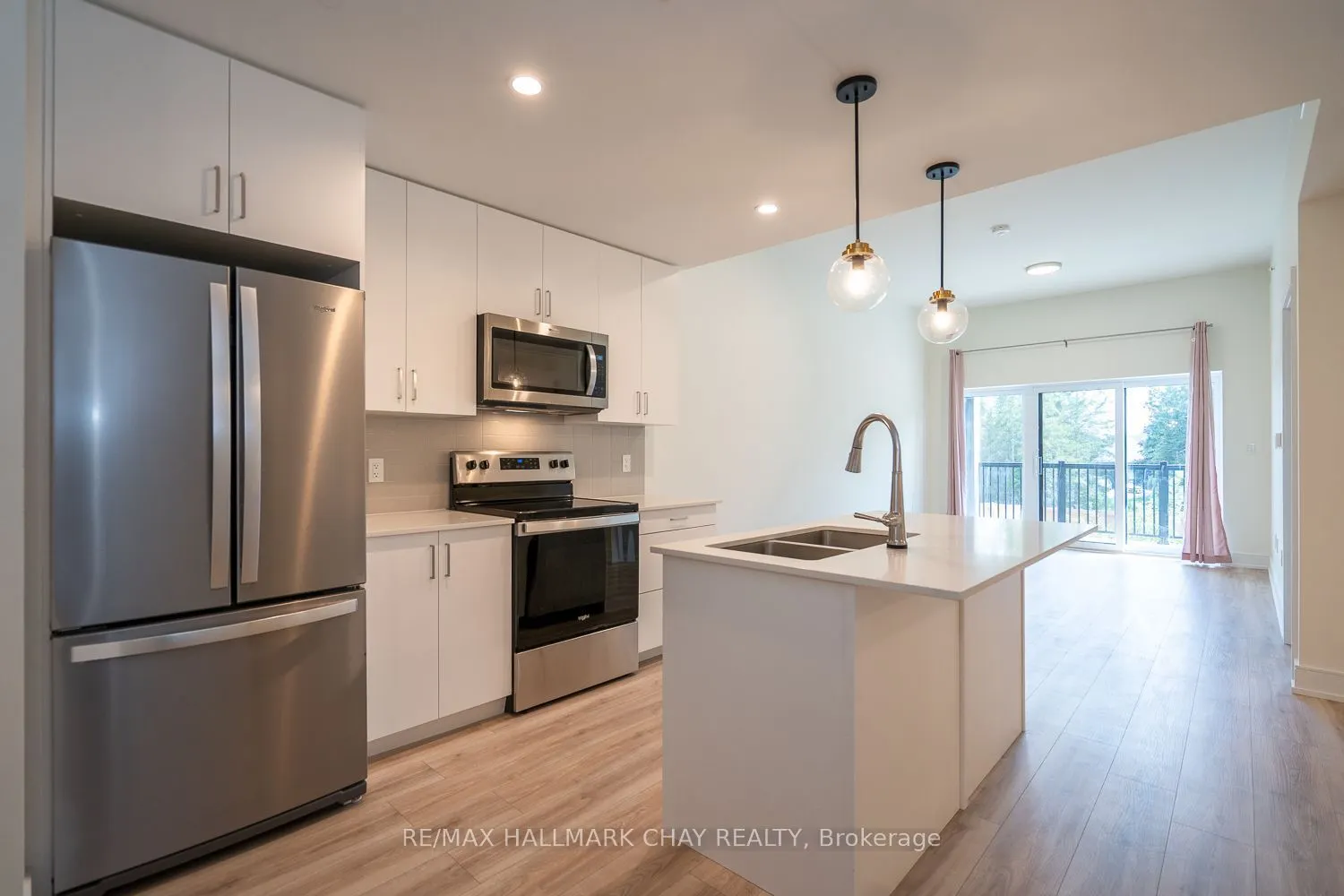 121 Mary Street #203