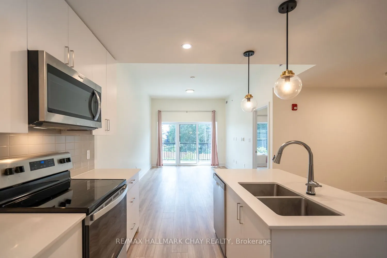 121 Mary Street #203