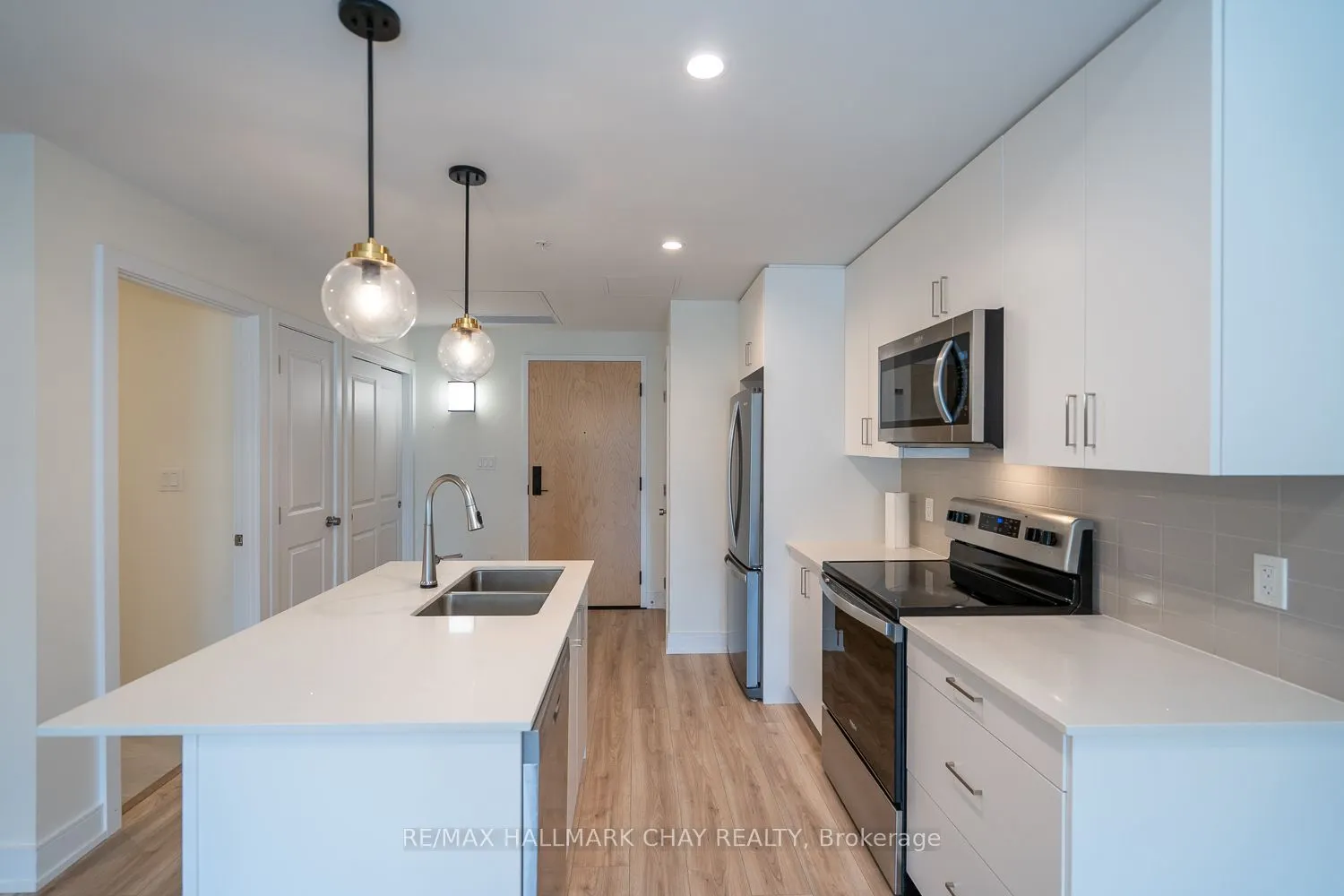 121 Mary Street #203