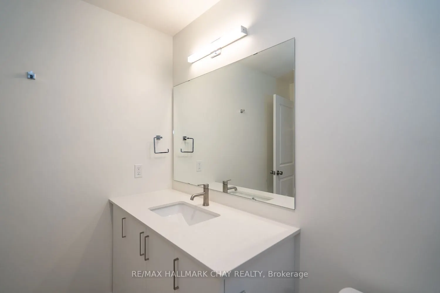 121 Mary Street #203