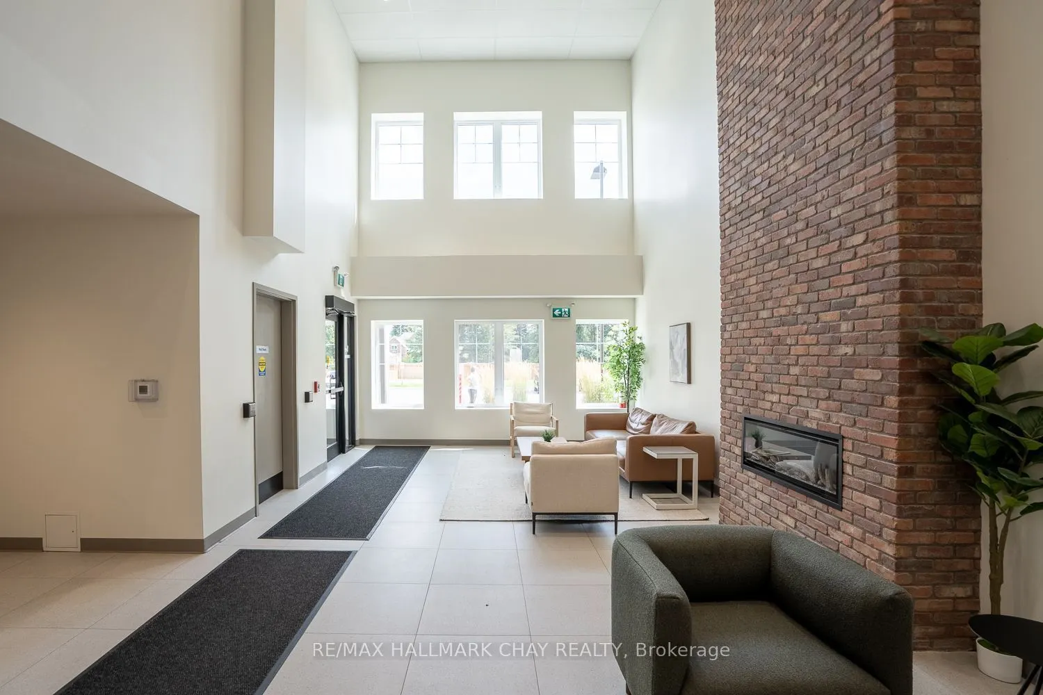 121 Mary Street #203