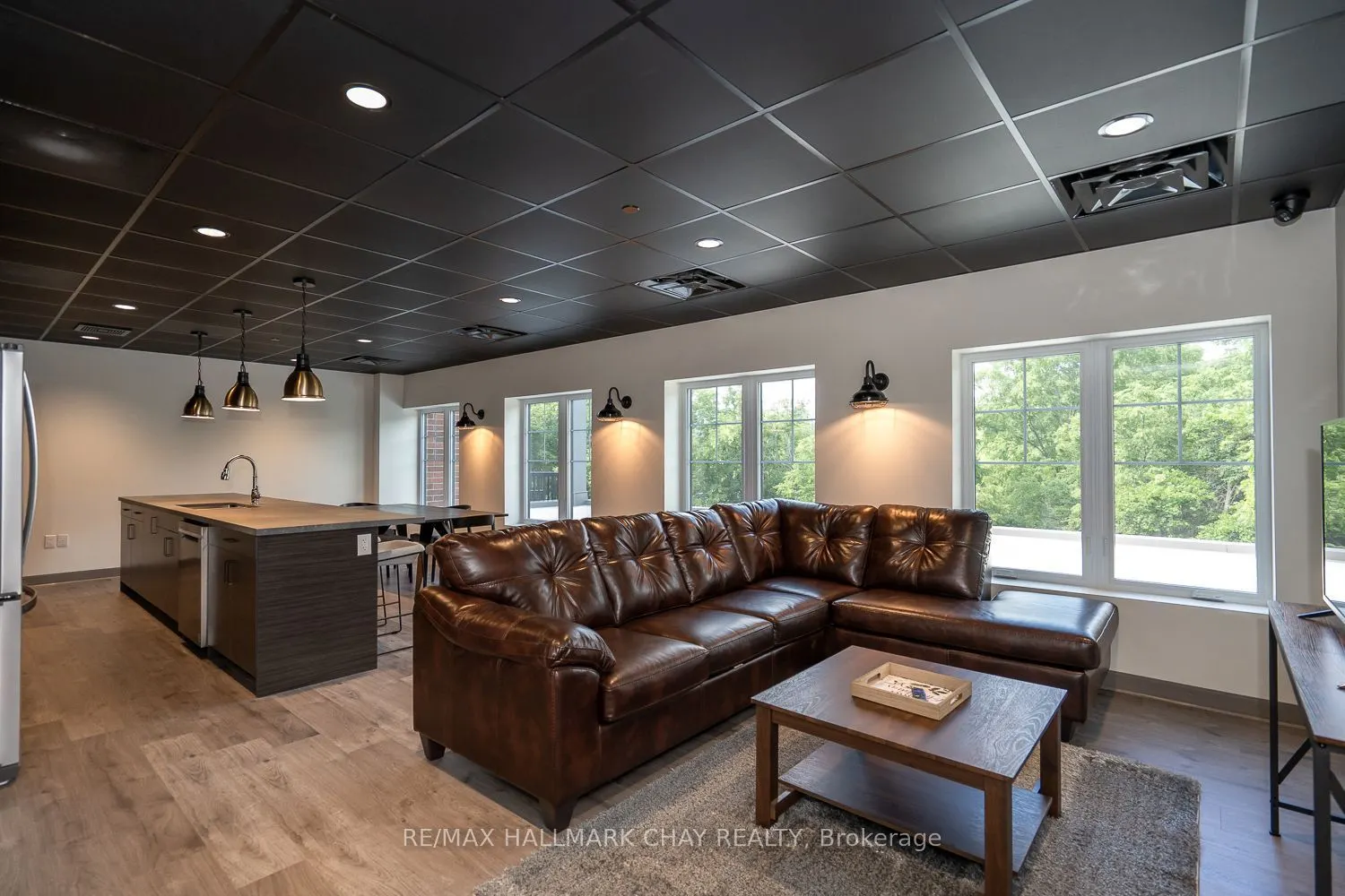 121 Mary Street #203