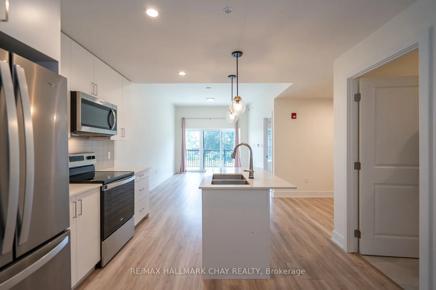 121 Mary Street #203