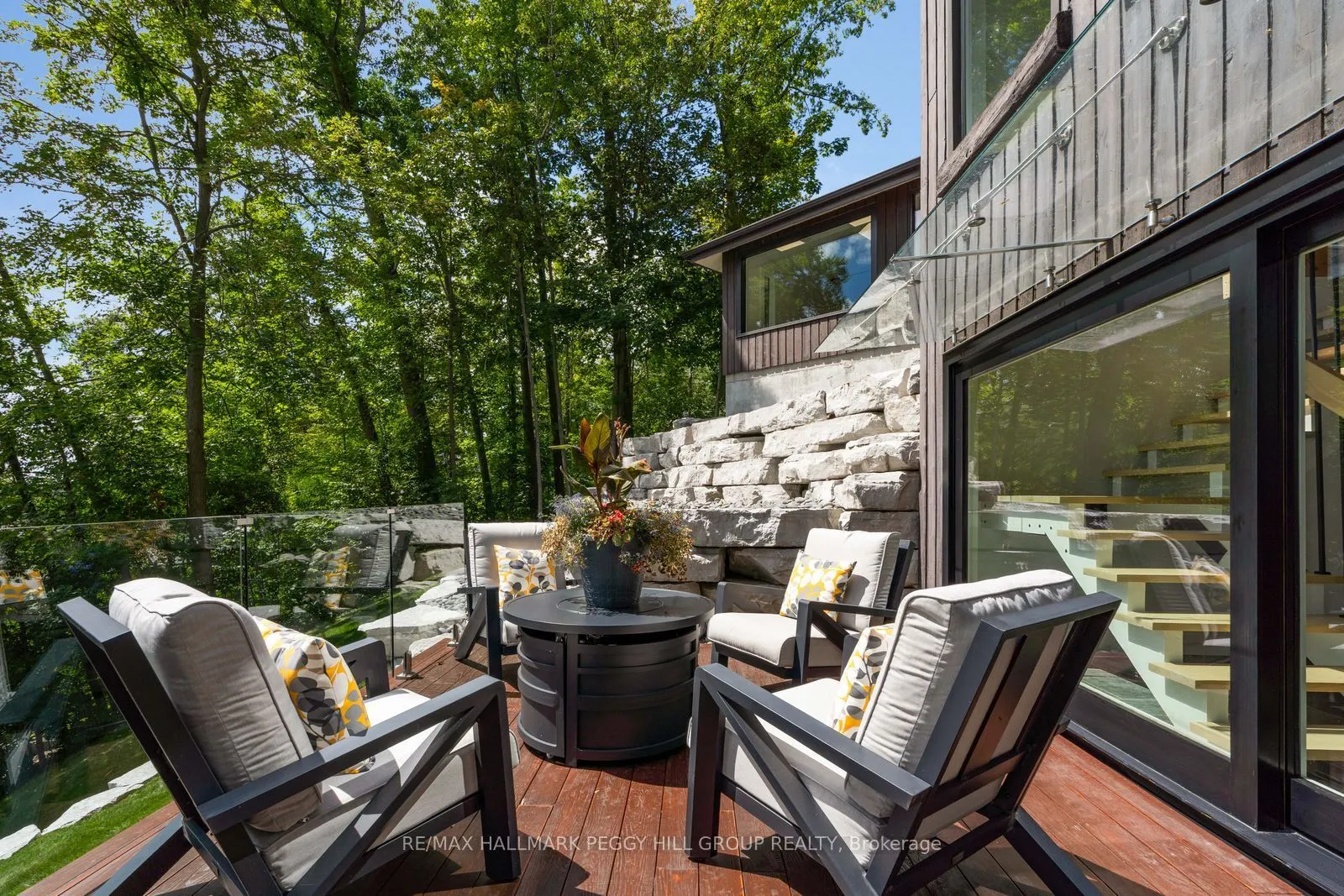 11 Crestwood Drive