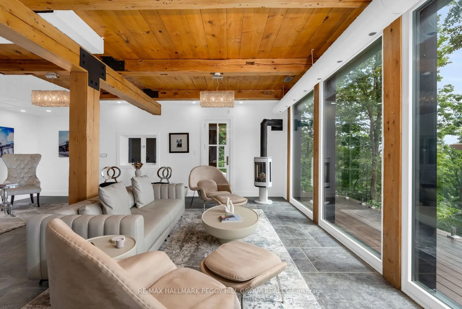 11 Crestwood Drive