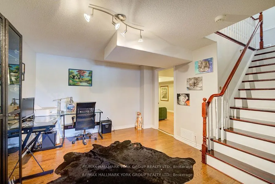 26 Regalia Way