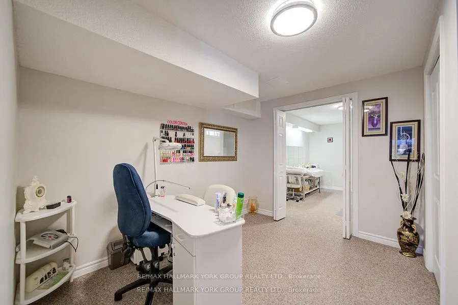 26 Regalia Way