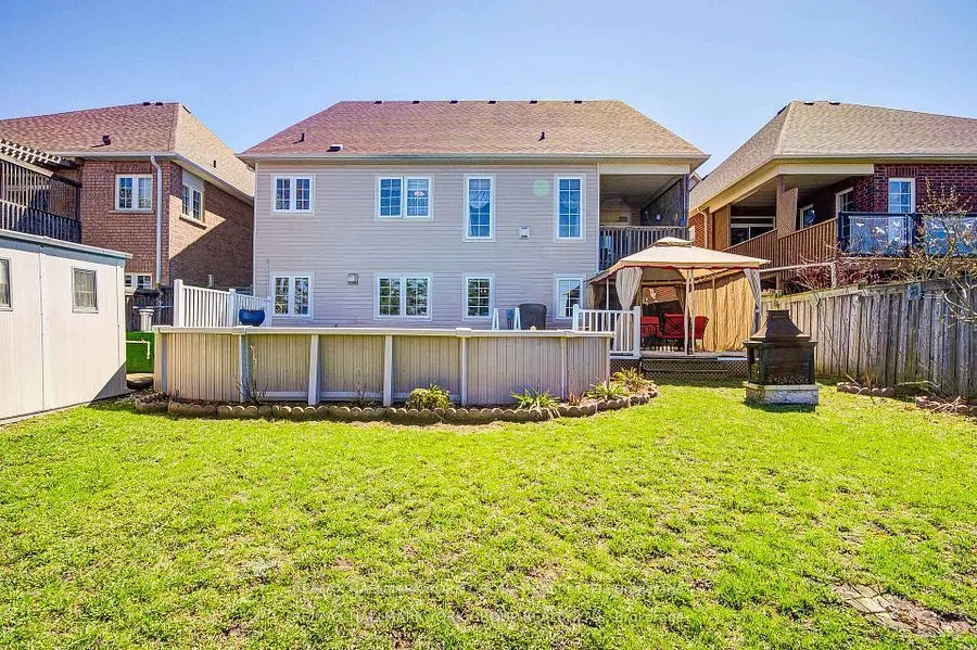 26 Regalia Way