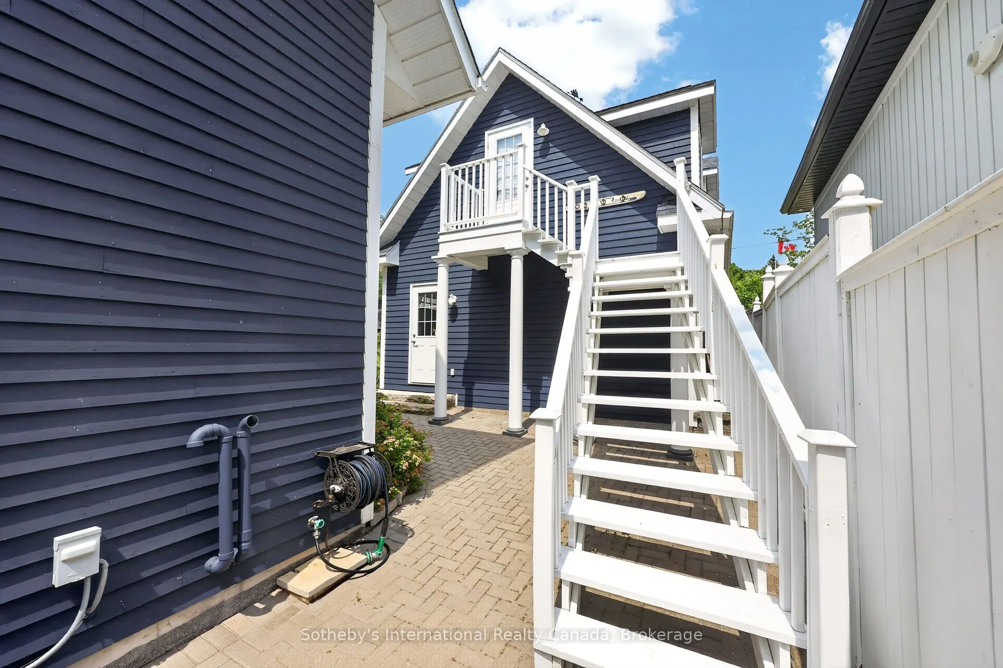 10 Lundy Lane