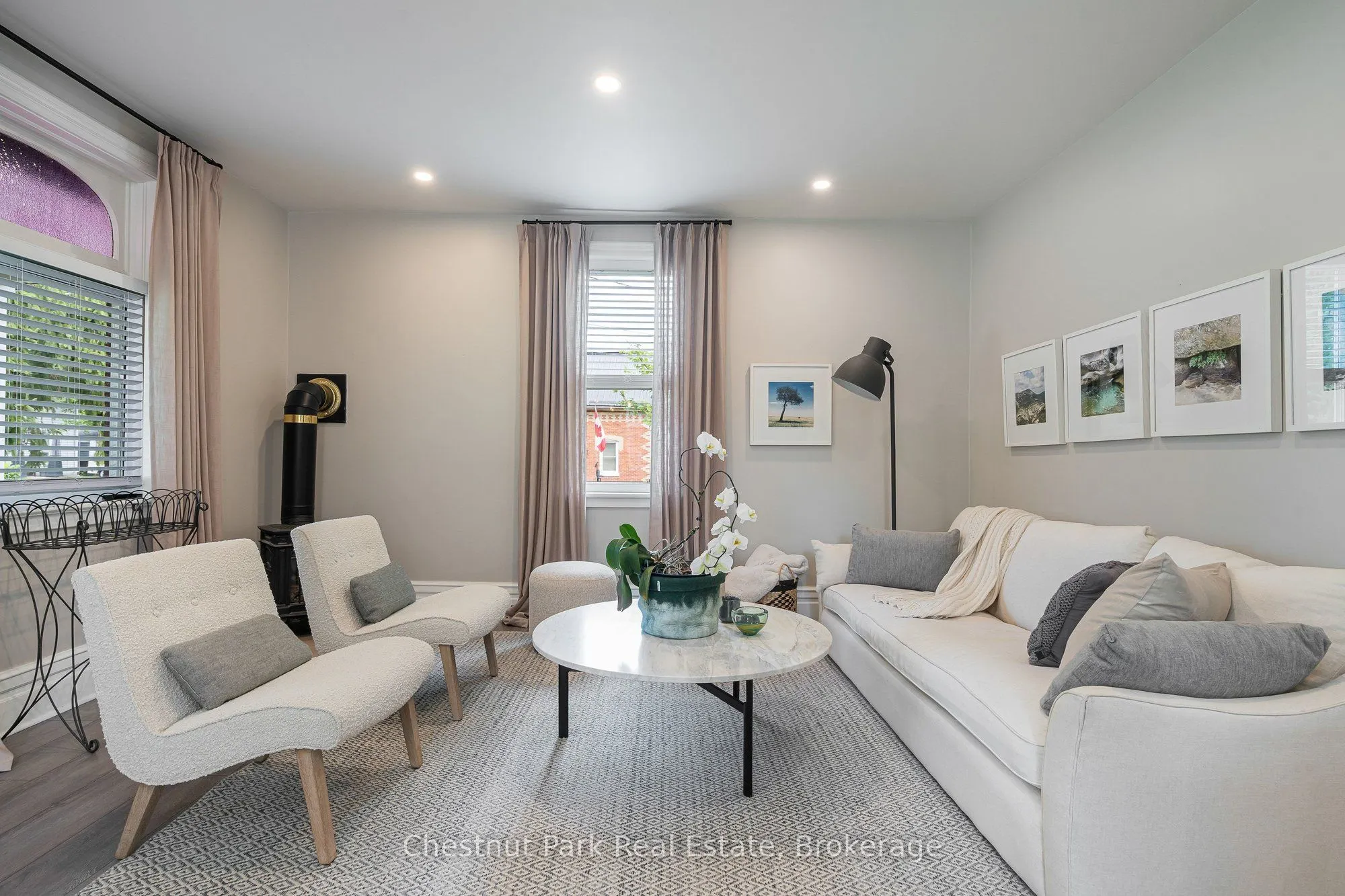 9 Wellington Street E