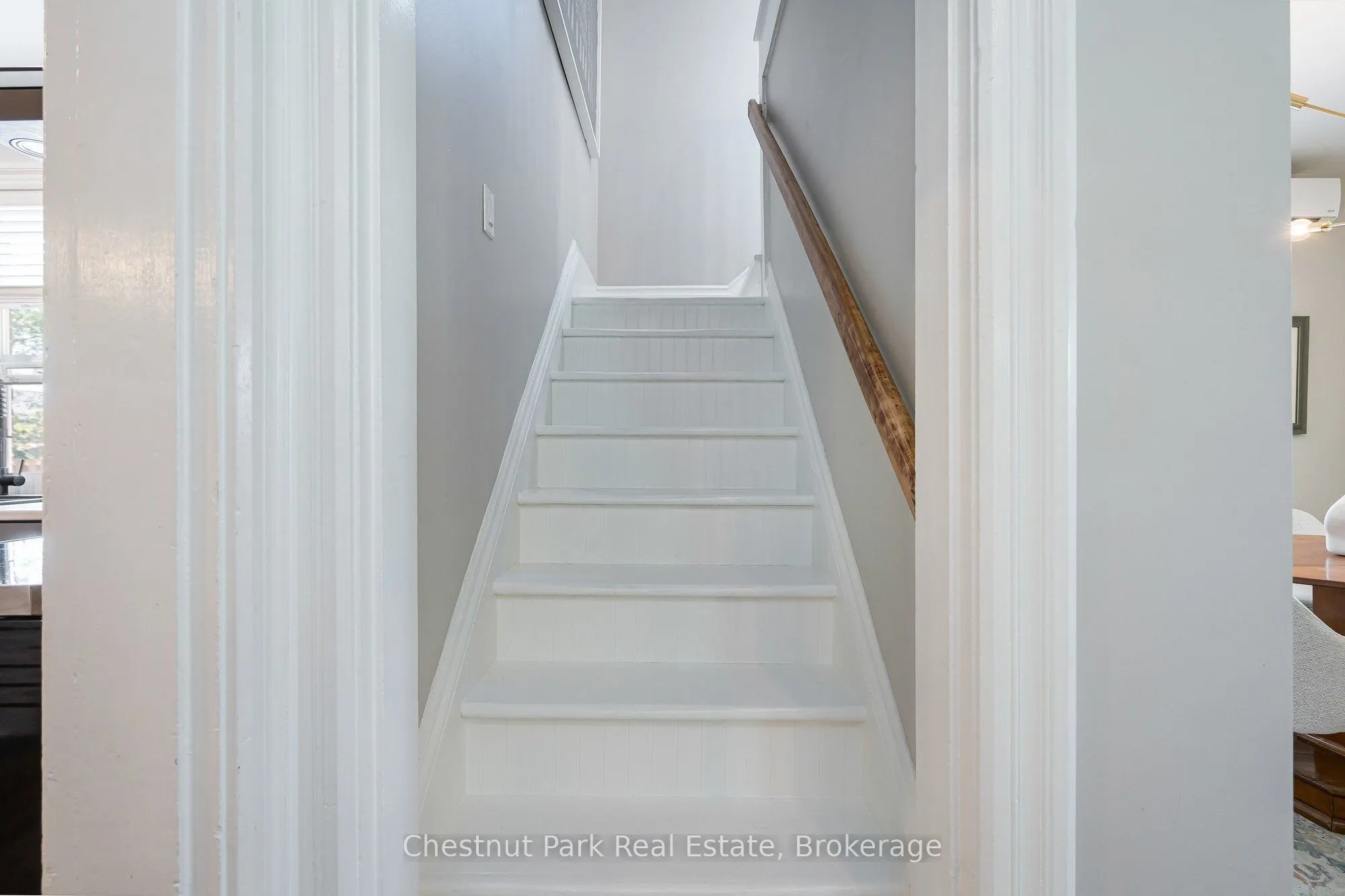 9 Wellington Street E