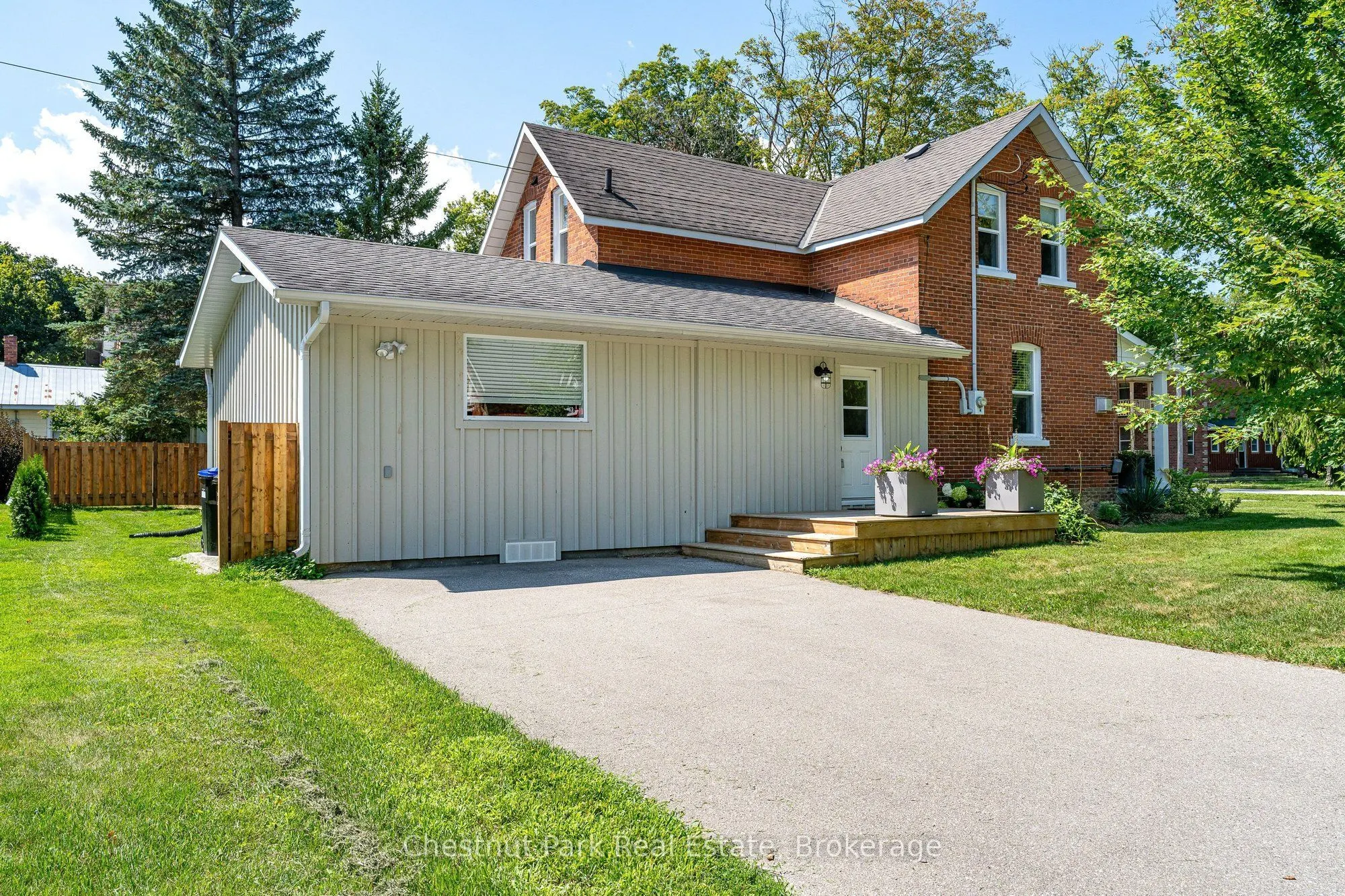 9 Wellington Street E