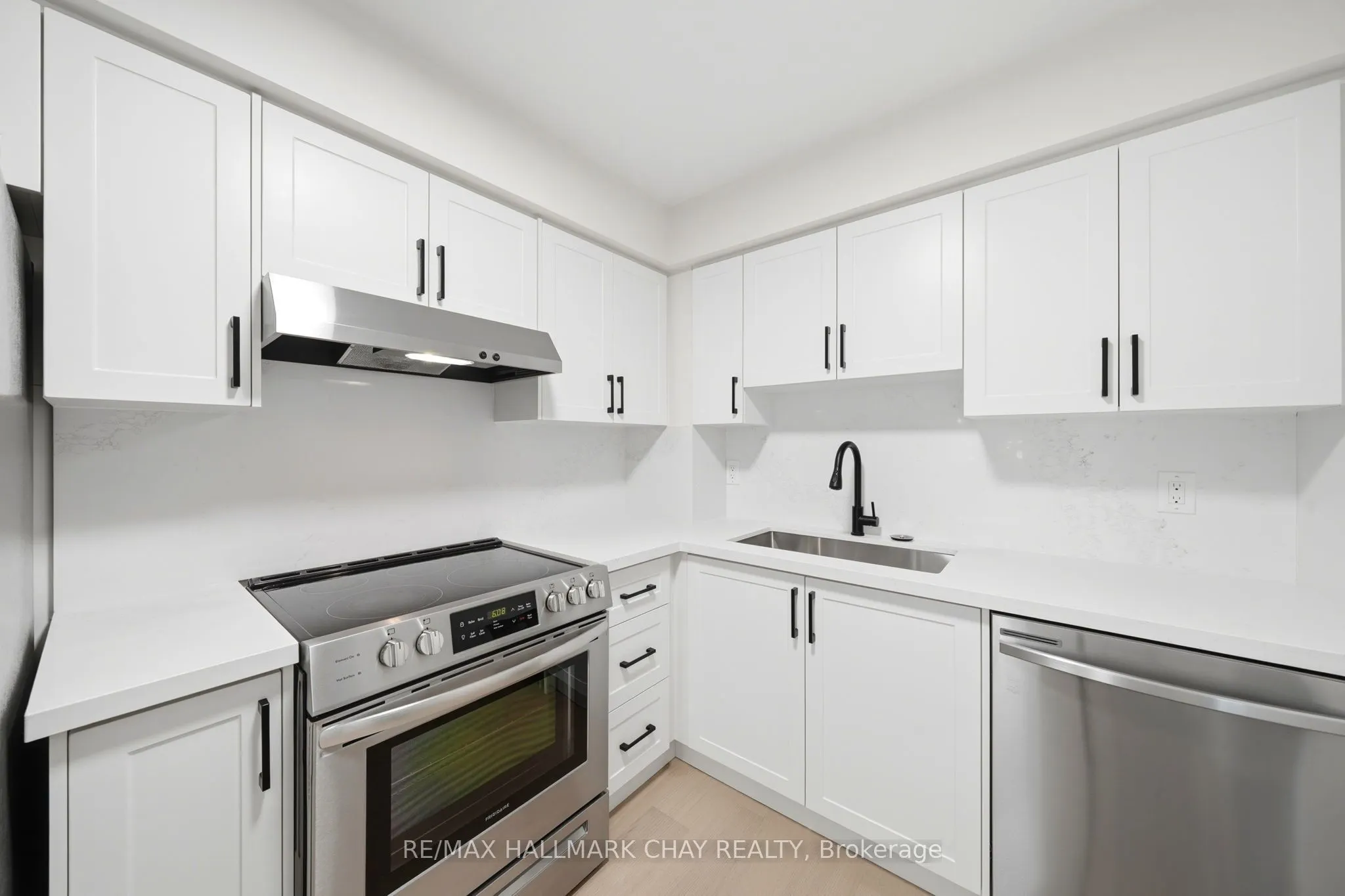 52 Adelaide Street #6