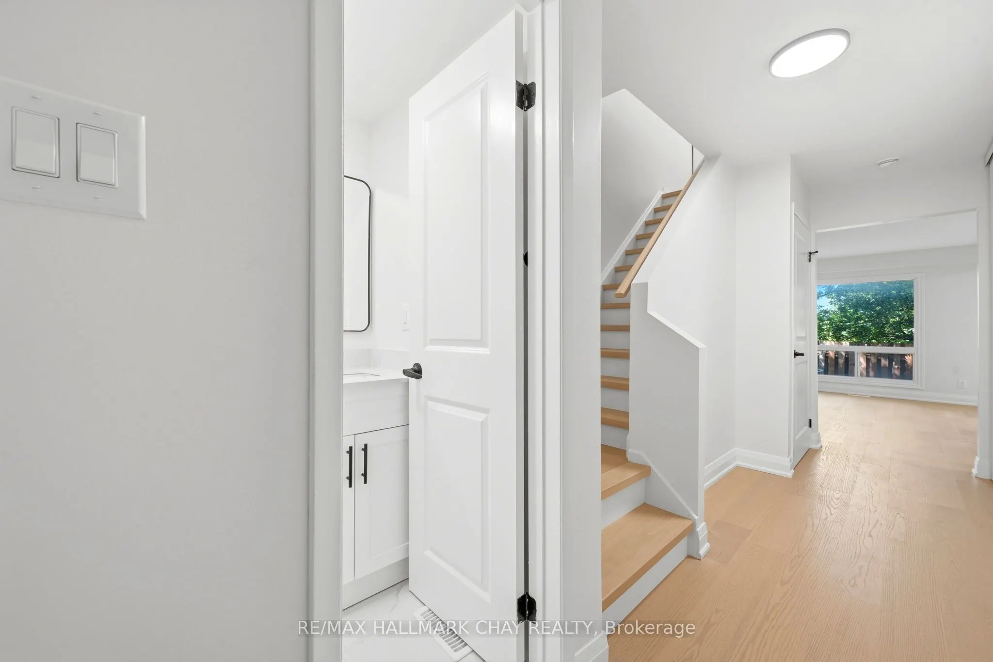 52 Adelaide Street #6