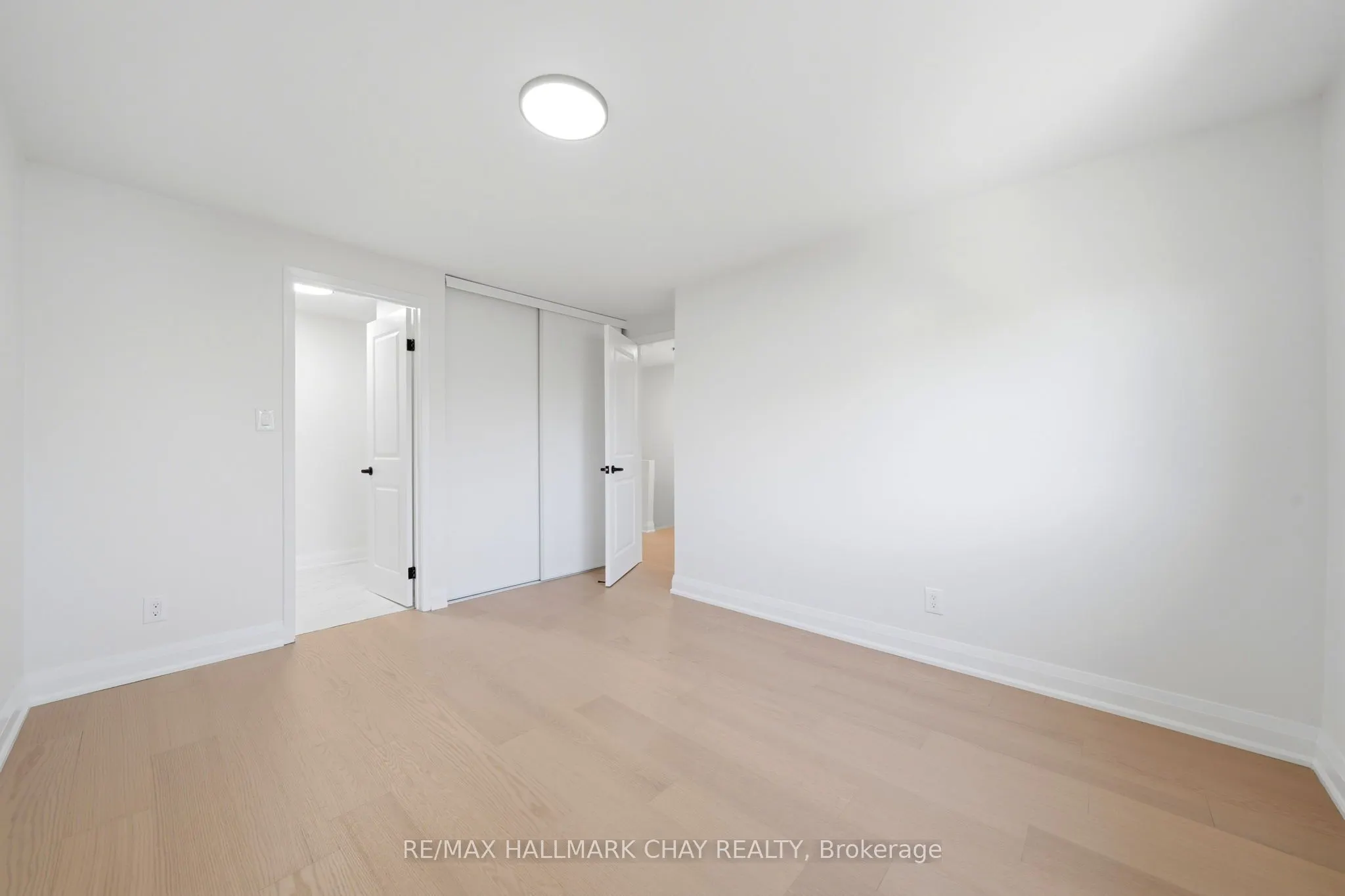 52 Adelaide Street #6