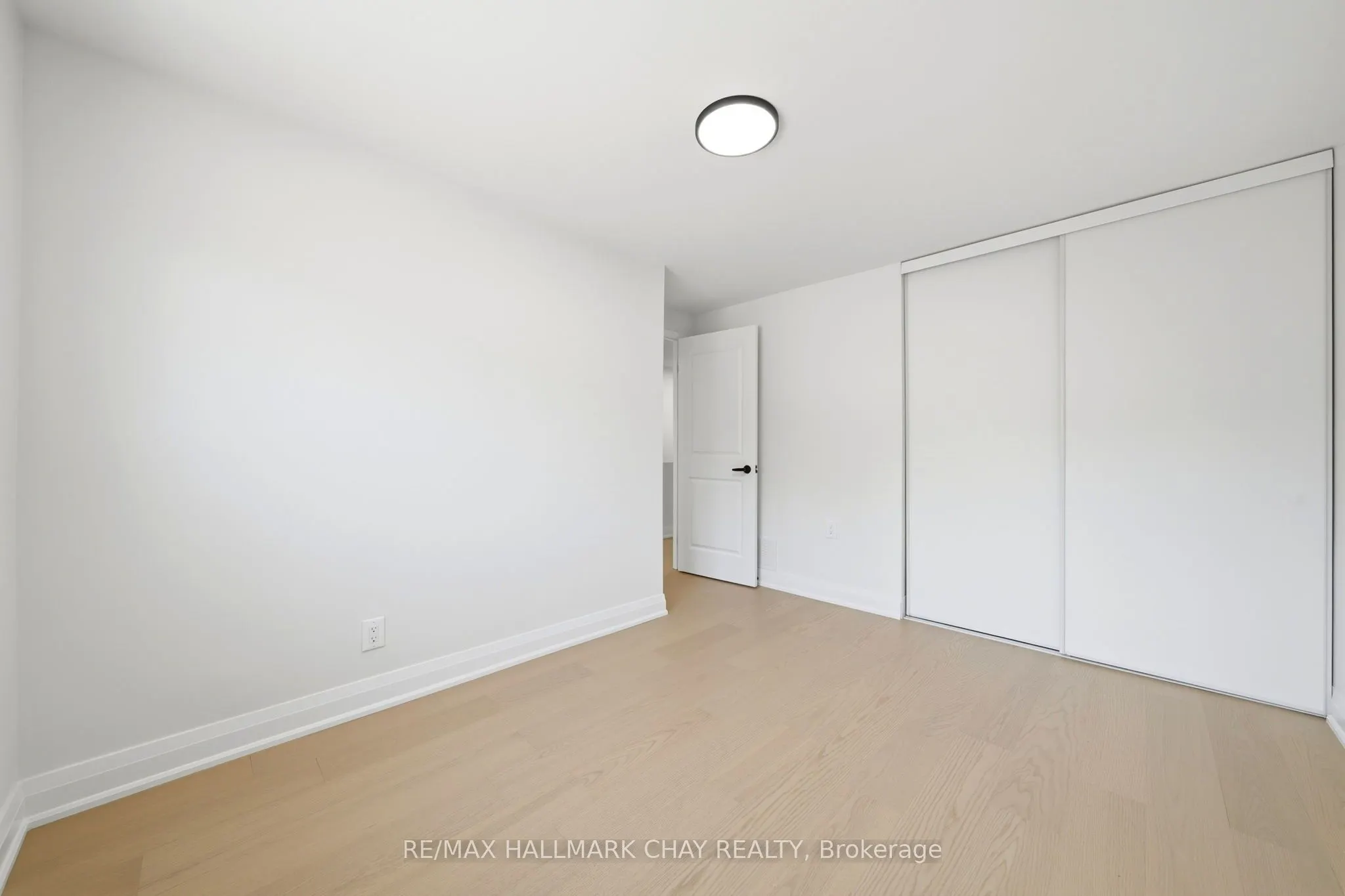 52 Adelaide Street #6