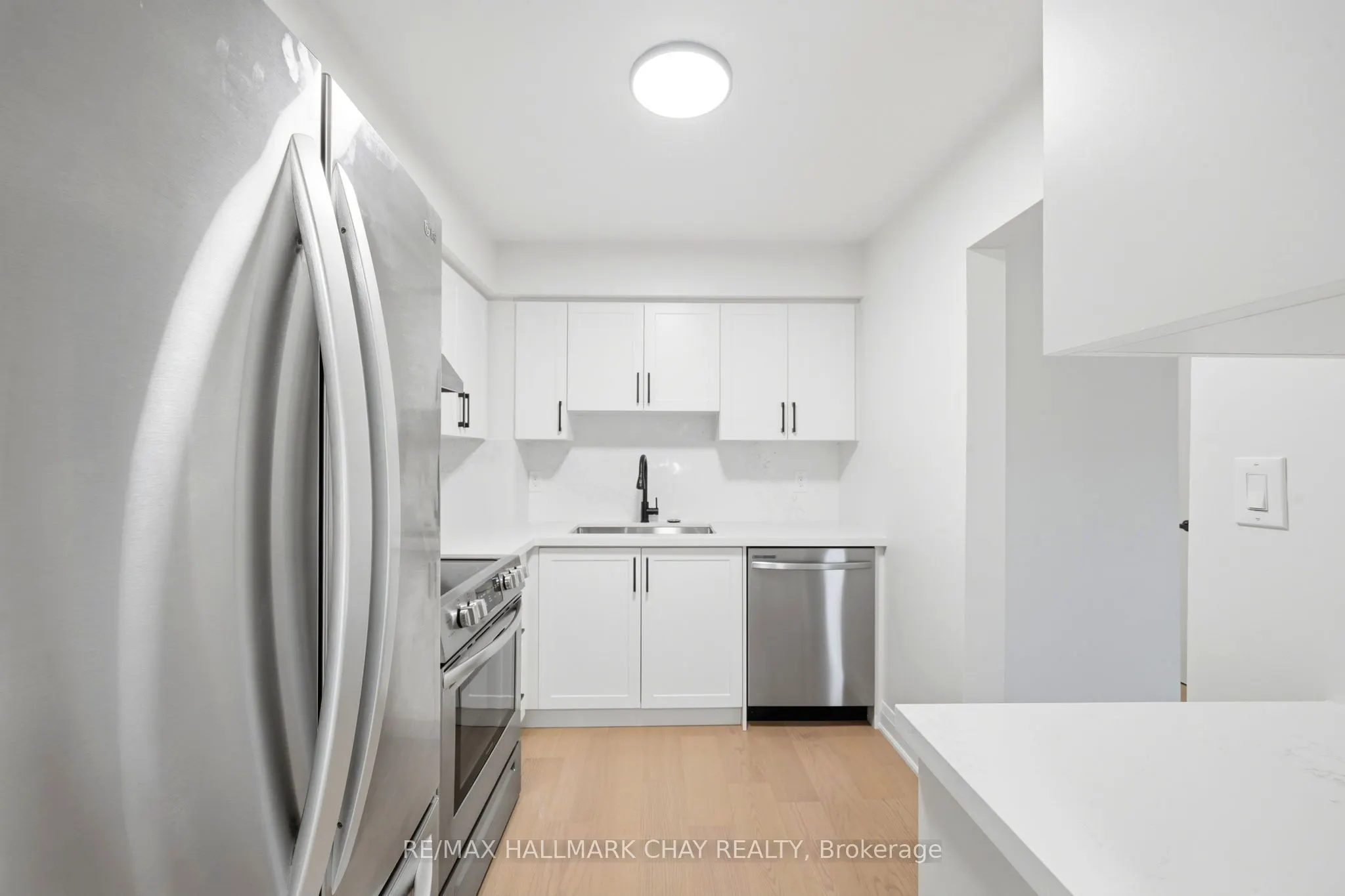 52 Adelaide Street #6