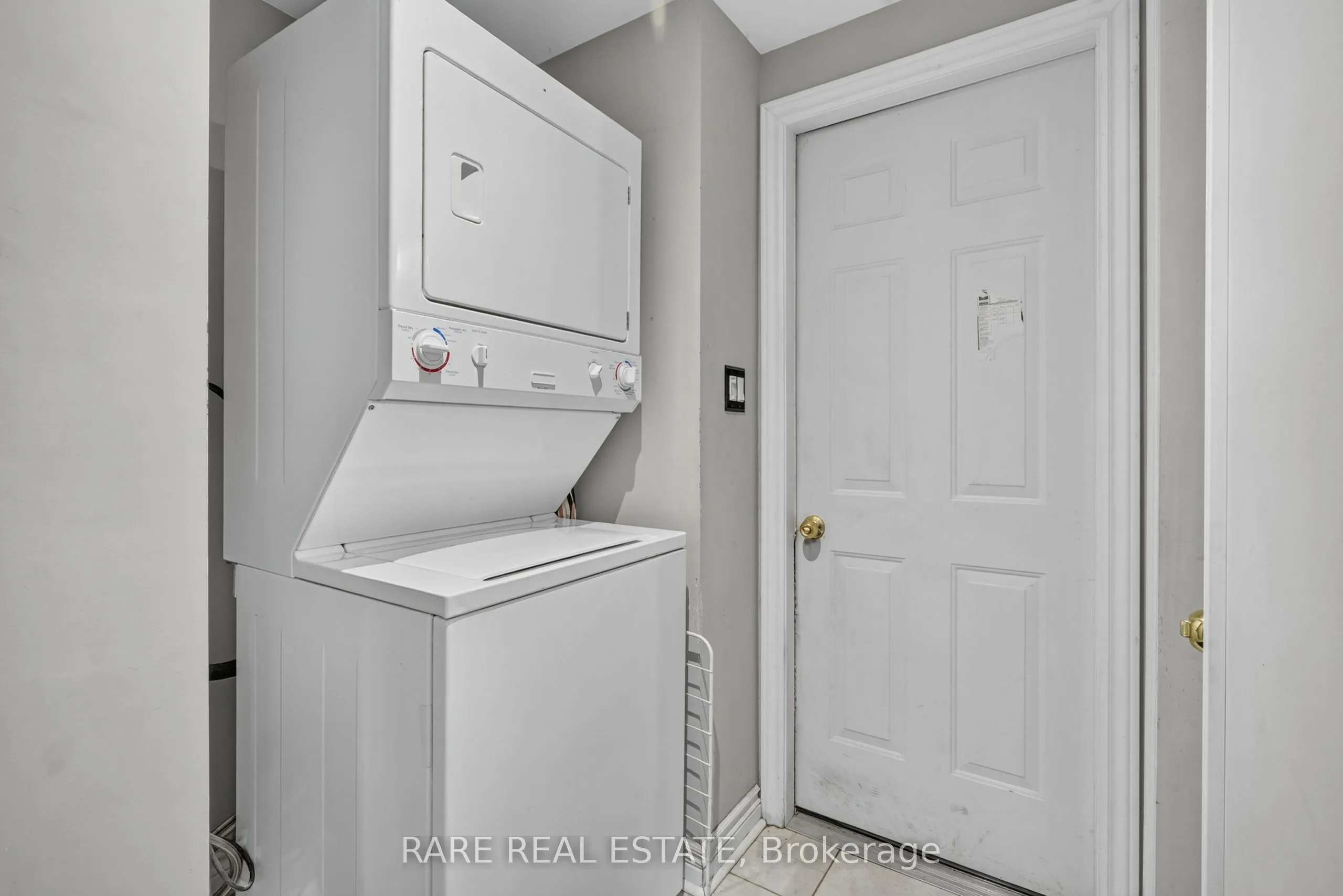 25 Edgewood Crescent