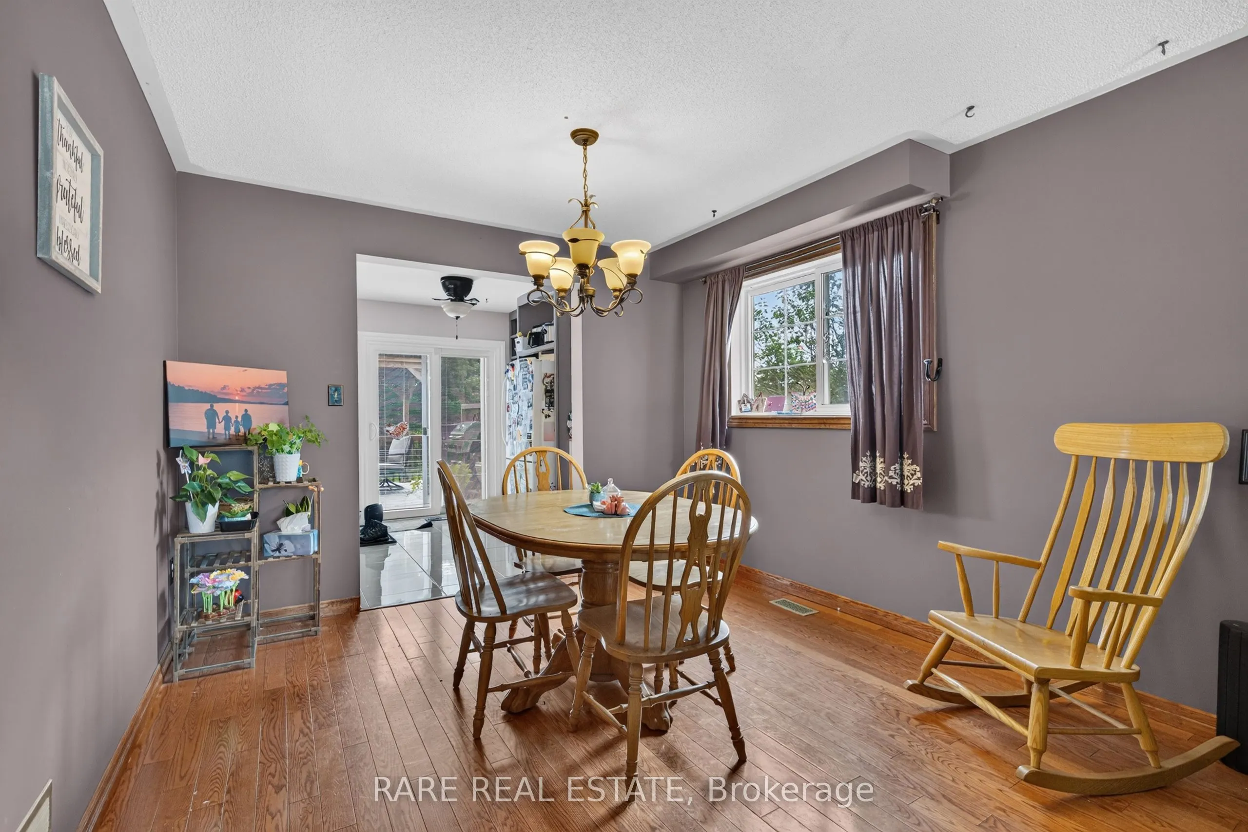 25 Edgewood Crescent