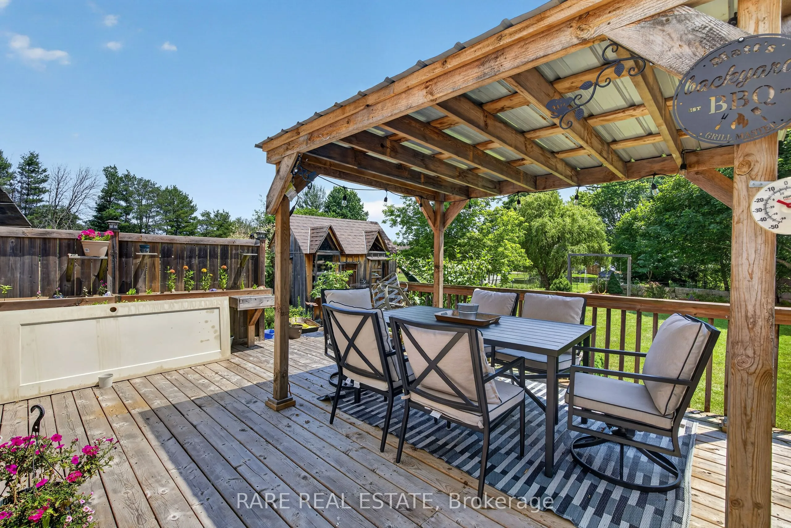 25 Edgewood Crescent