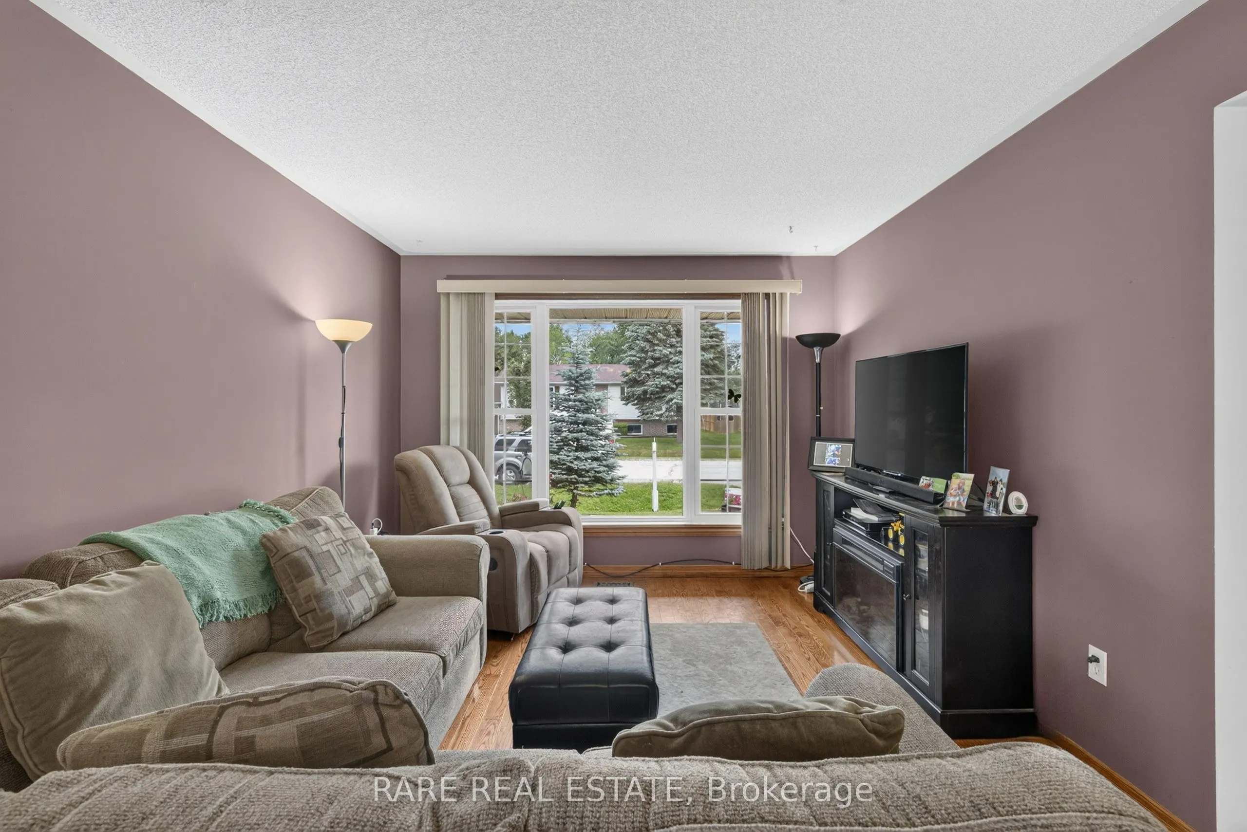 25 Edgewood Crescent