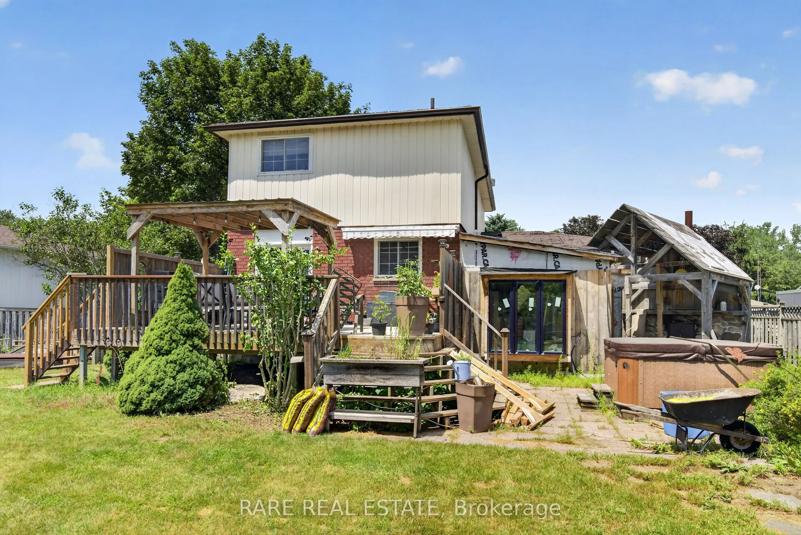 25 Edgewood Crescent